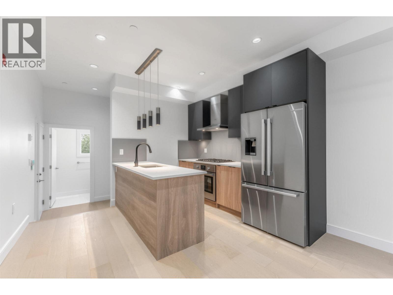 7353 Oak Street Property Photo 4