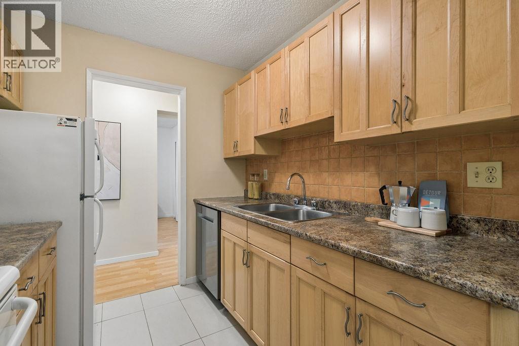 2 224 E 12th Avenue Property Photo 13