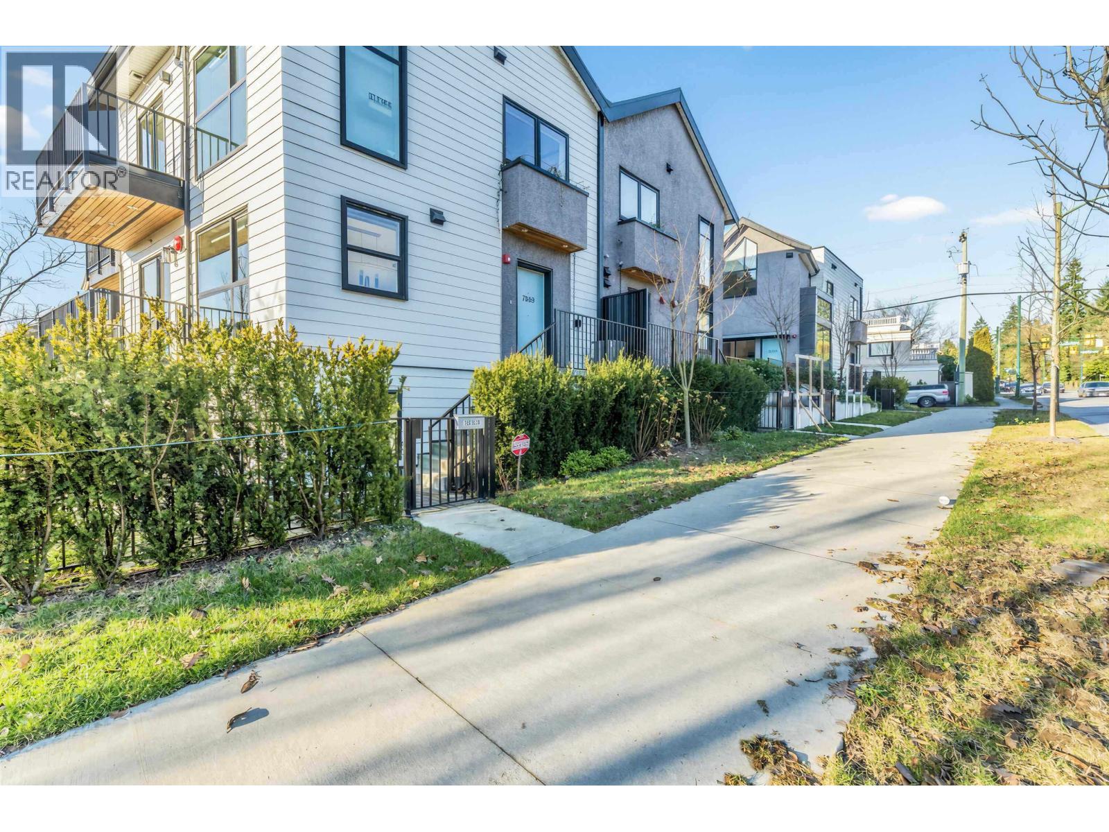 7357 Oak Street Property Photo 1