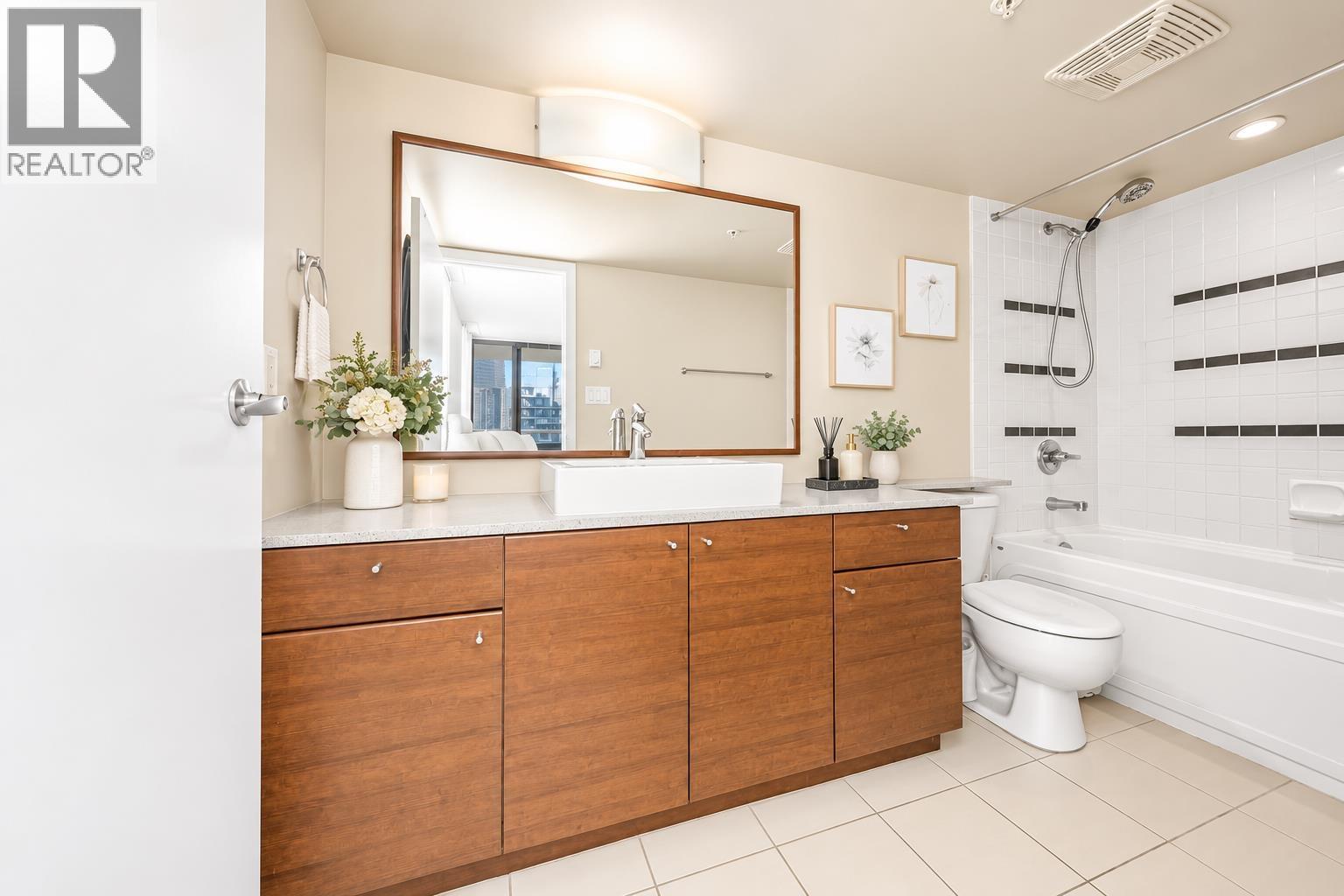 906 4118 Dawson Street Property Photo 9