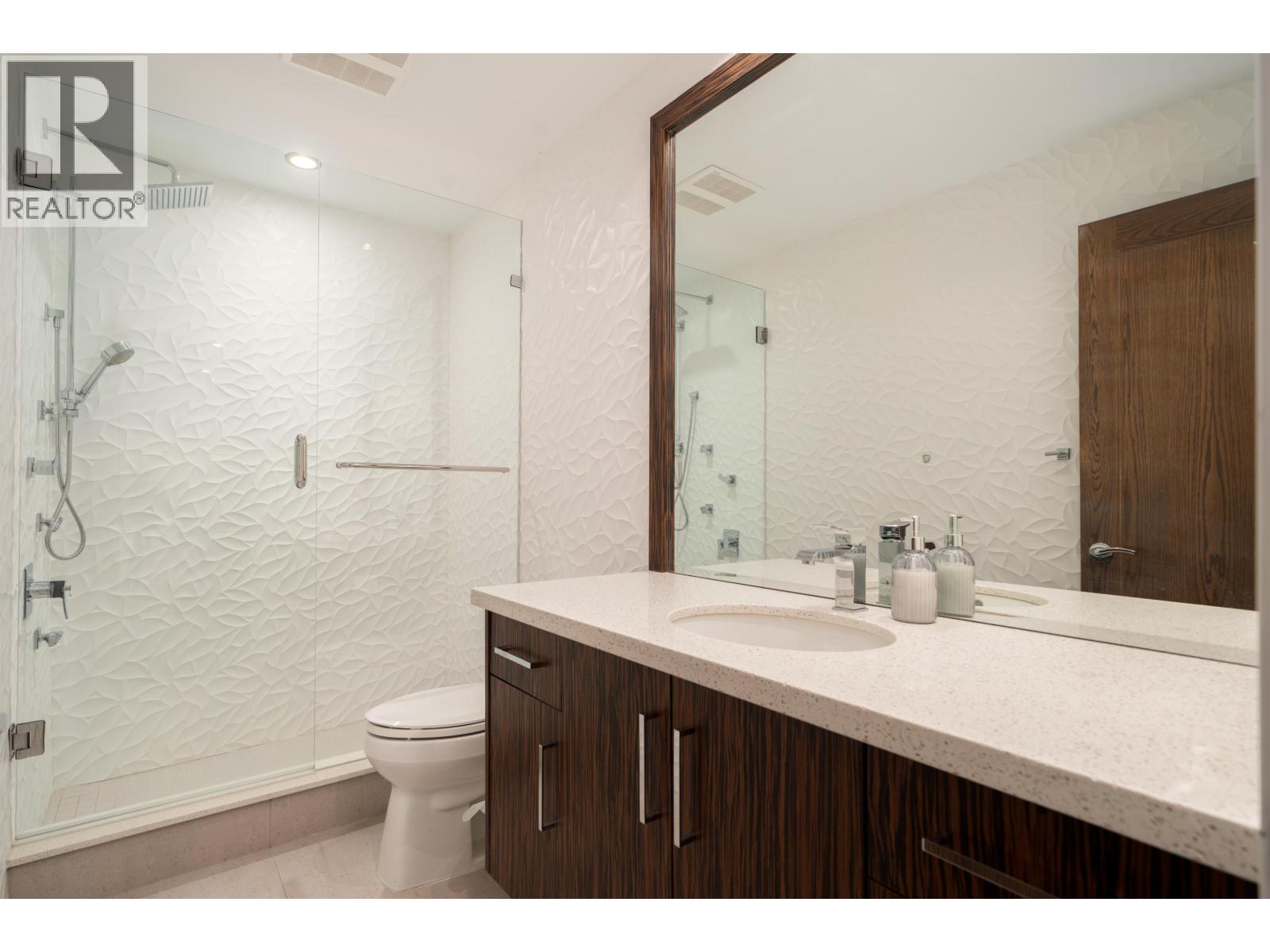 985 Eyremount Drive Property Photo 34