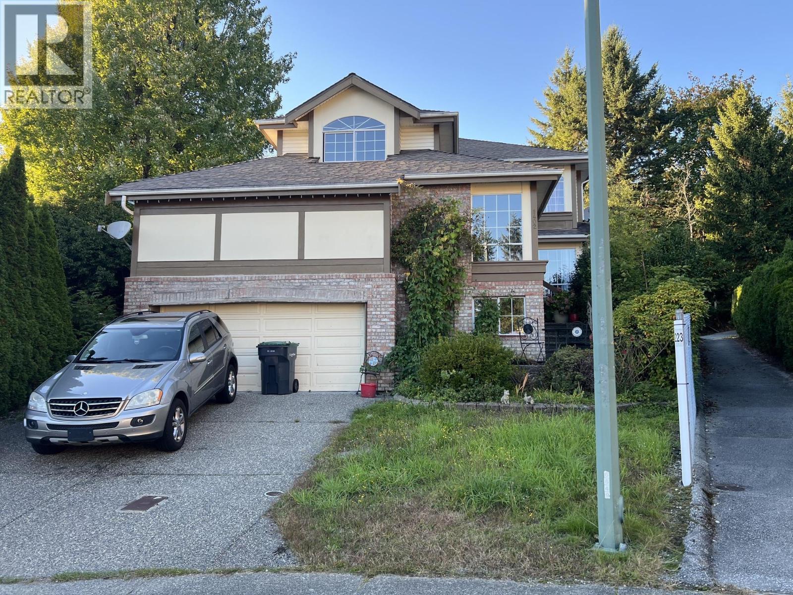 1402 Glenview Court Property Photo 1
