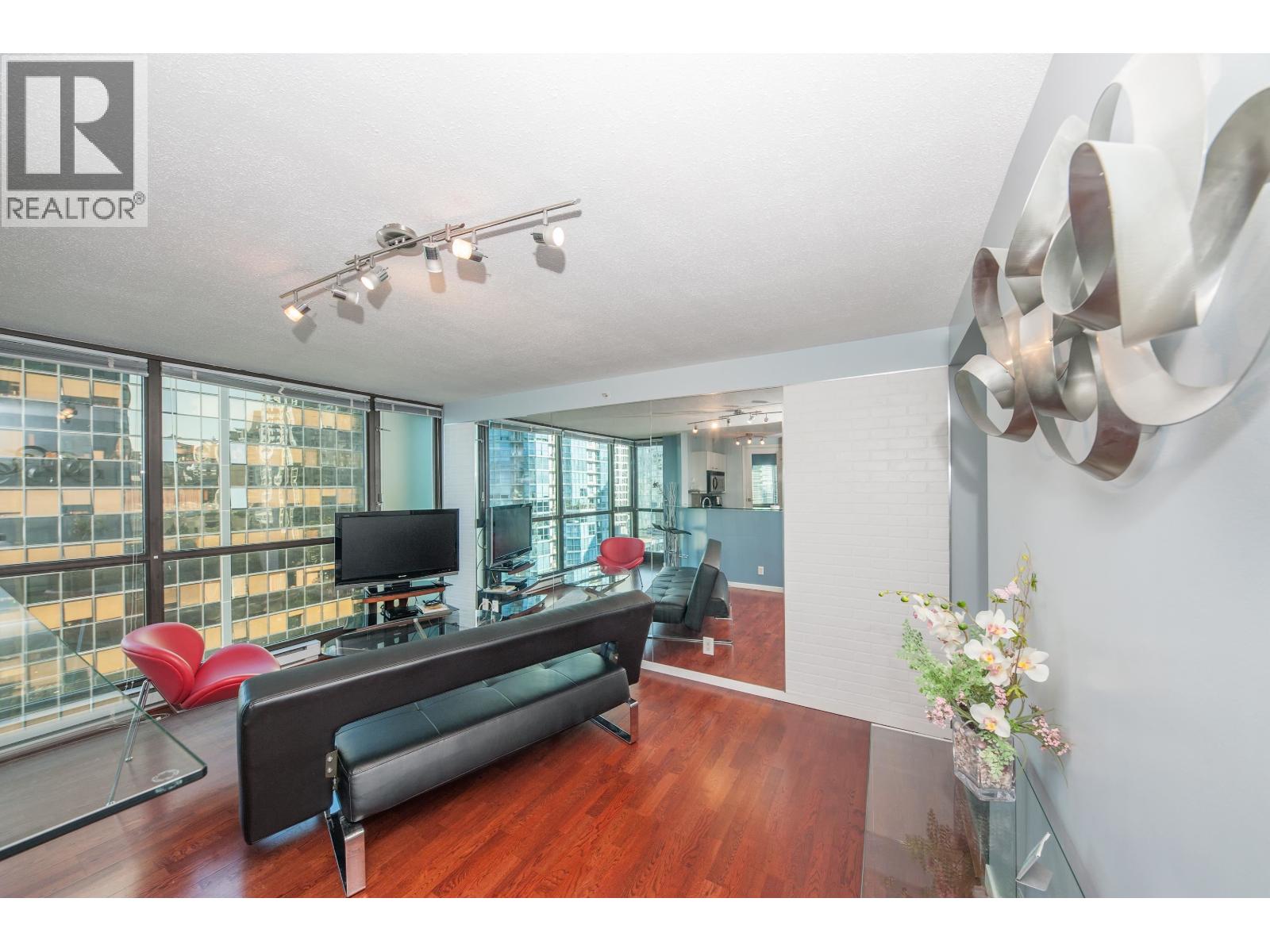 910 1367 Alberni Street Property Photo 3