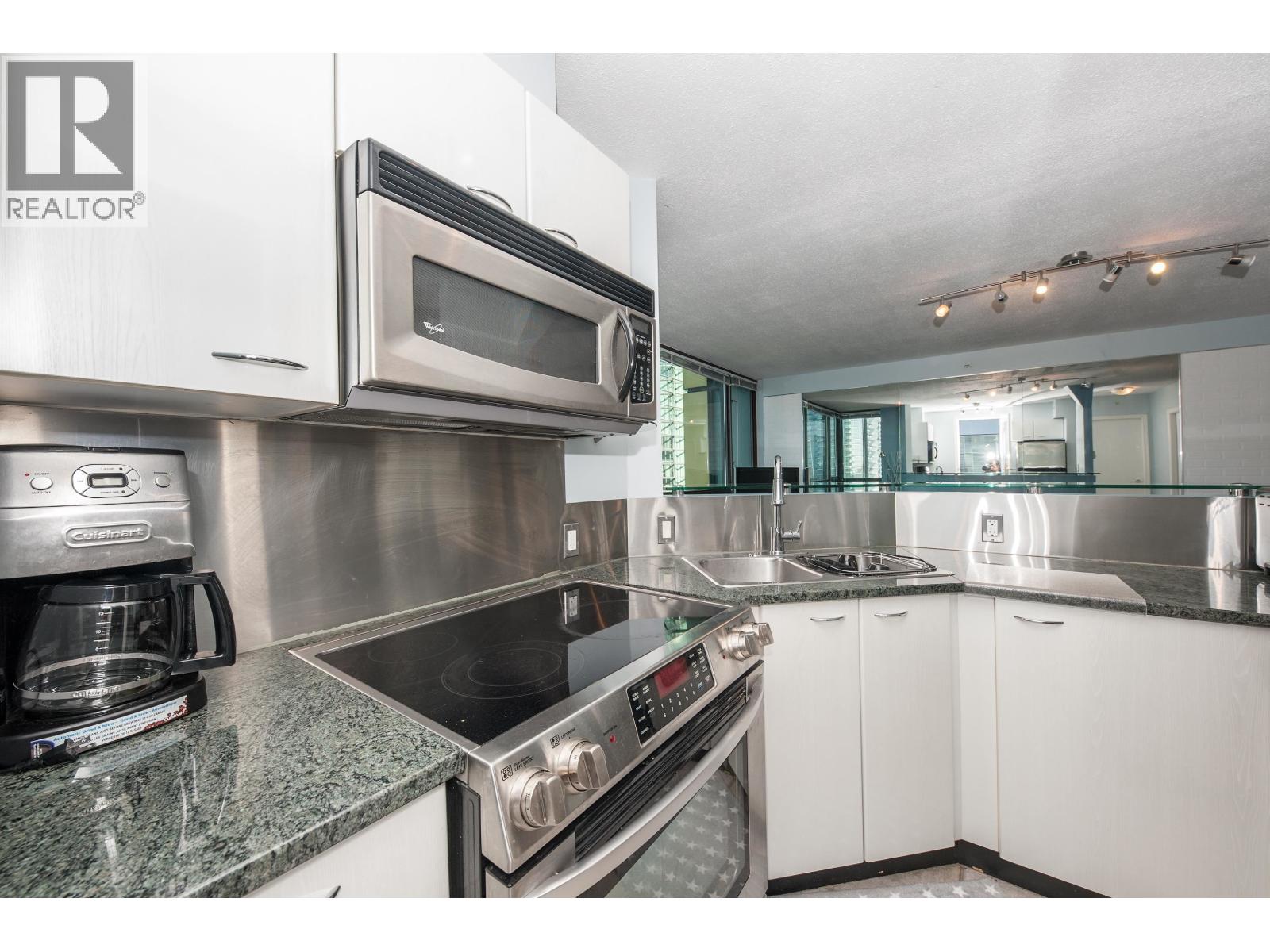 910 1367 Alberni Street Property Photo 7