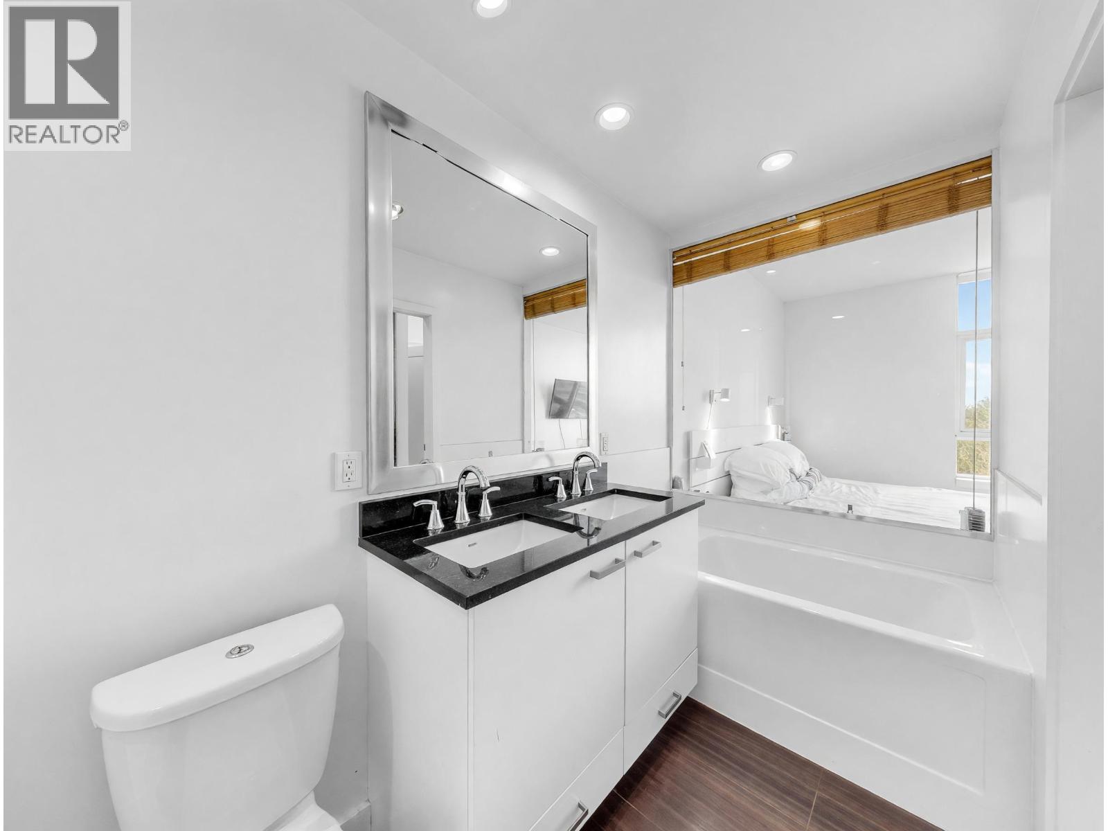 865 2080 W Broadway Property Photo 17