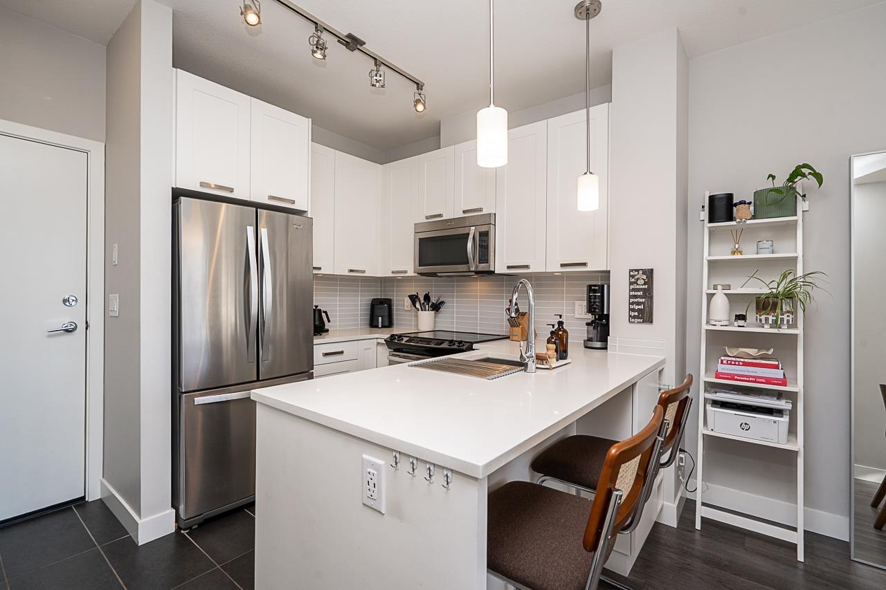405 15388 105 Avenue Property Photo 9