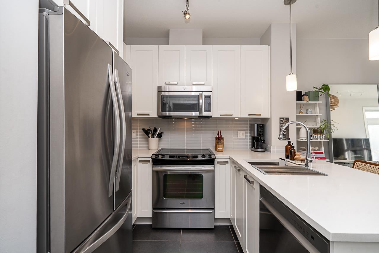 405 15388 105 Avenue Property Photo 10