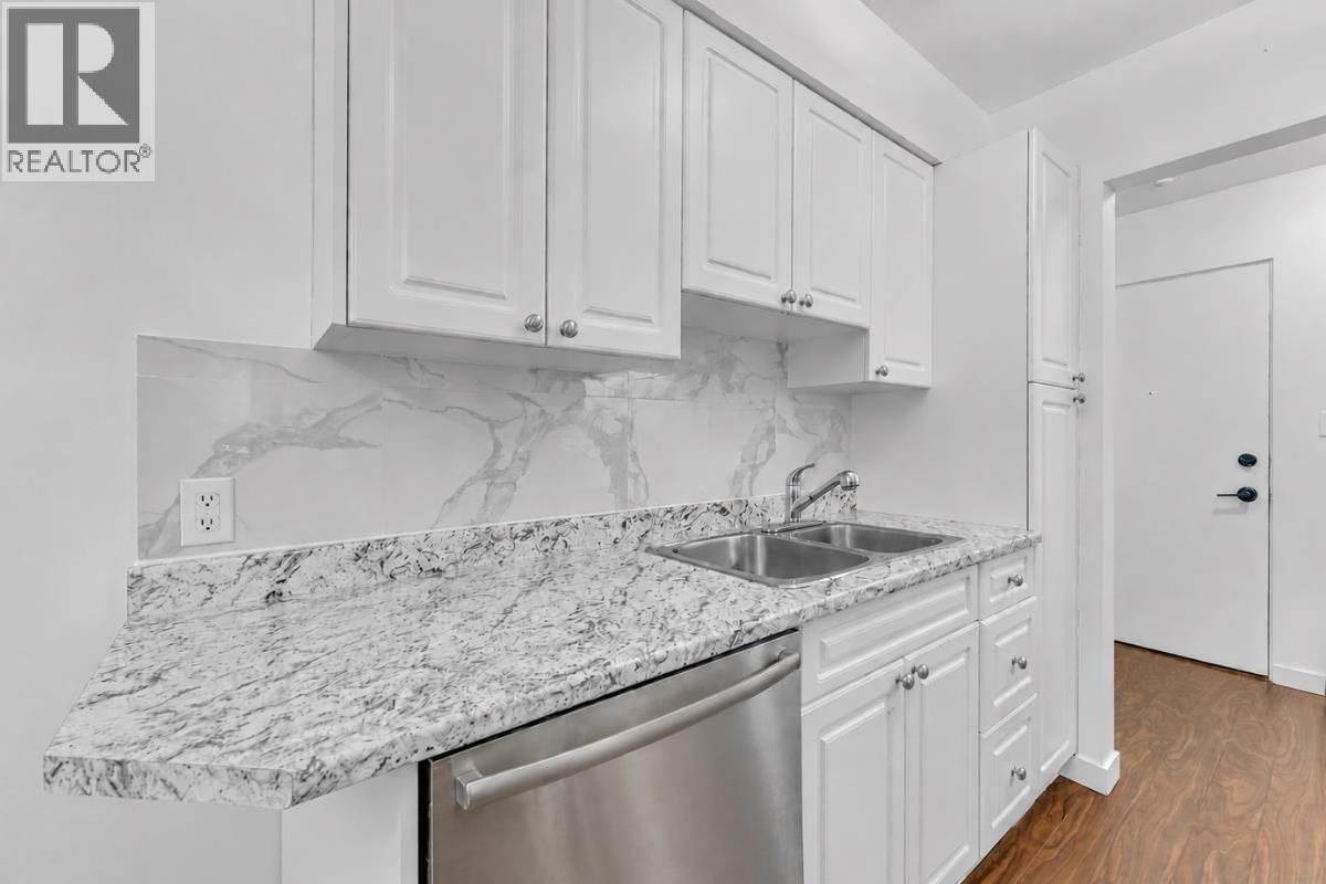 1 1420 Chesterfield Avenue Property Photo 8