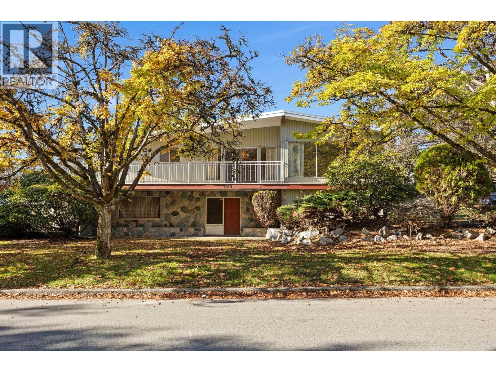 7649 Vivian Drive Property Photo 1