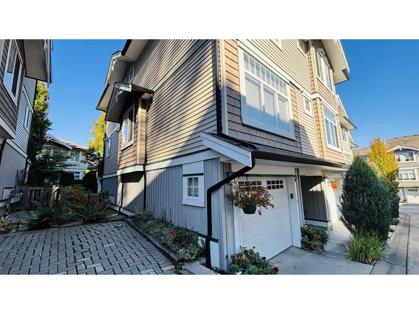 24 14356 63a Avenue Property Photo 3