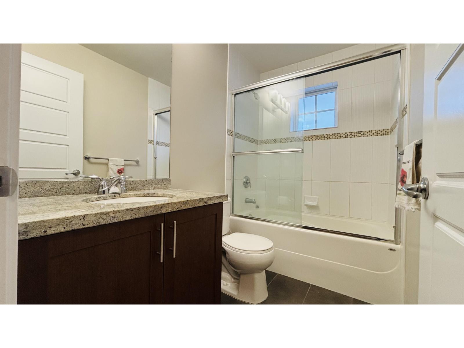 24 14356 63a Avenue Property Photo 23