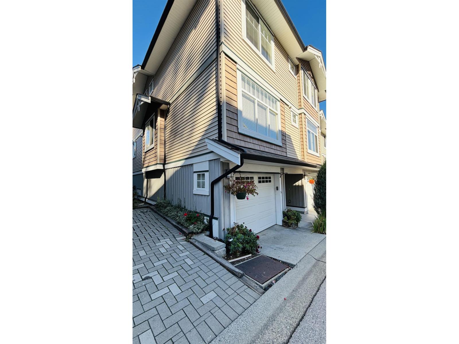 24 14356 63a Avenue Property Photo 33