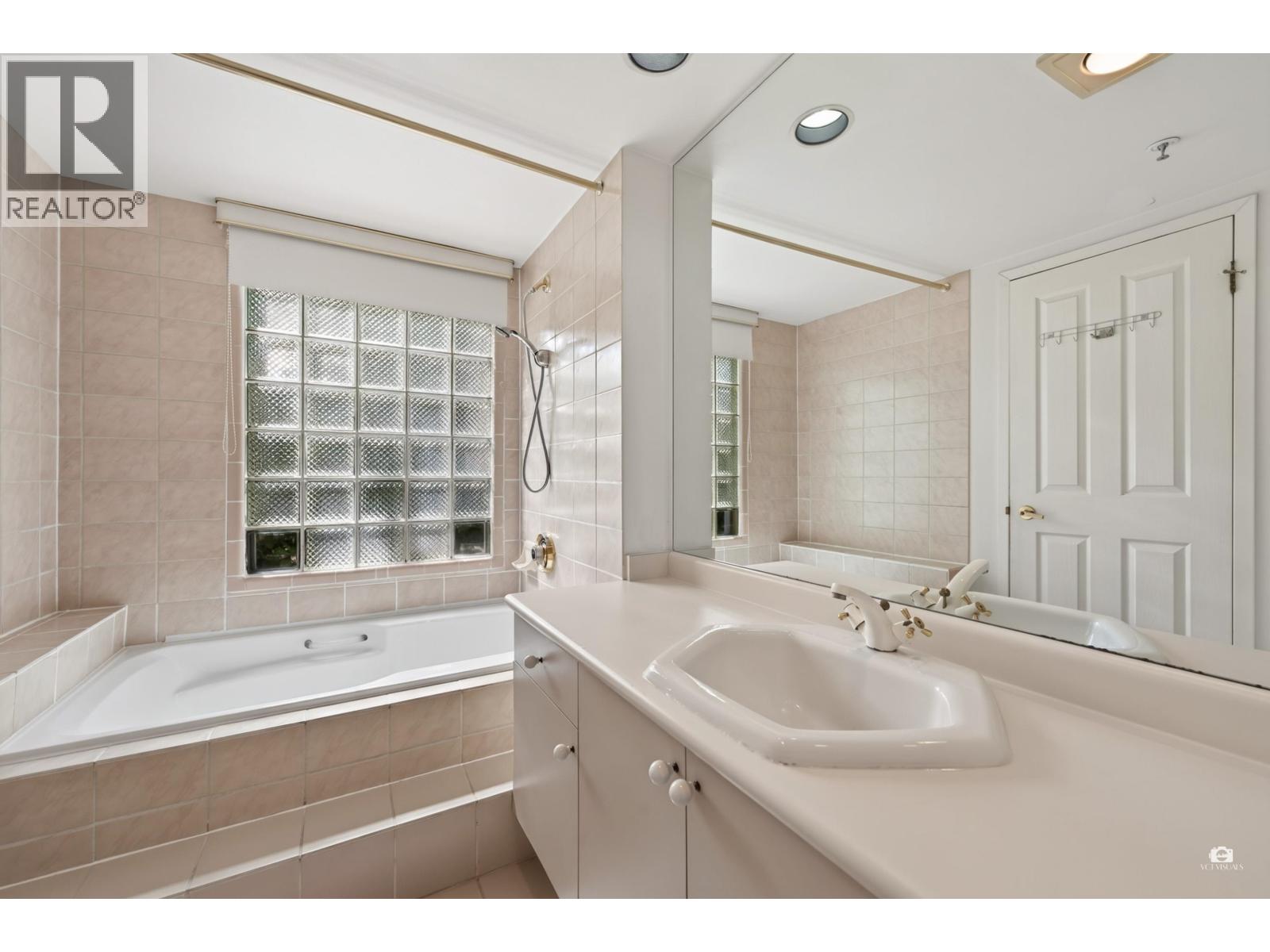 204 555 Austin Avenue Property Photo 12
