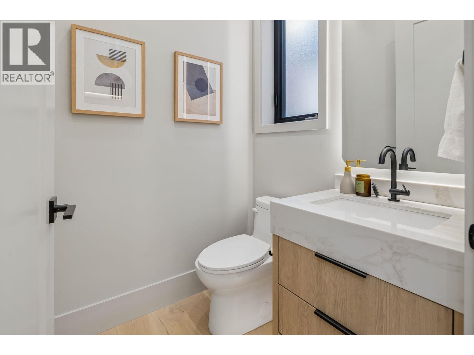 2 936 W 57th Avenue Property Photo 10