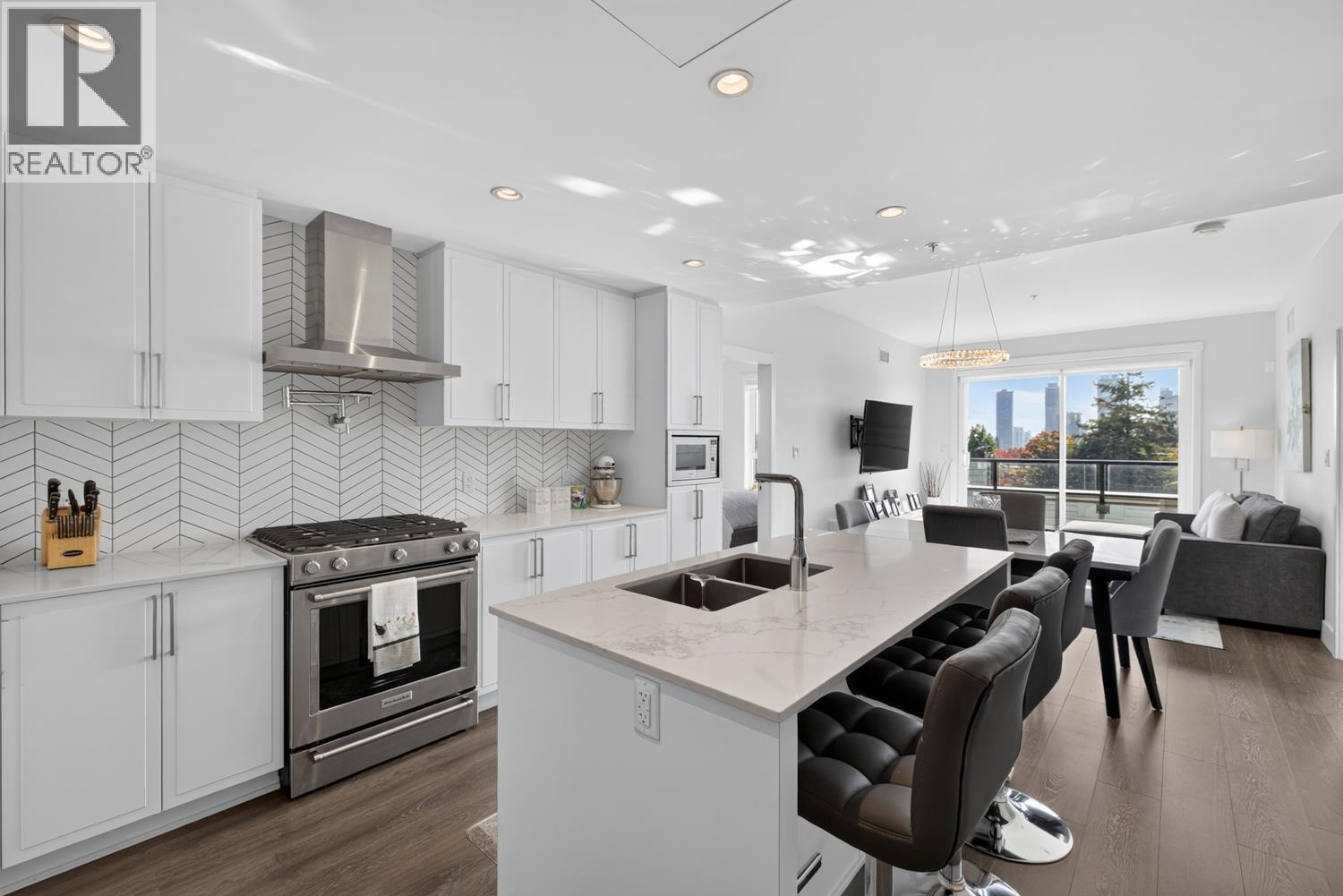 508 4477 Hastings Street Property Photo 1