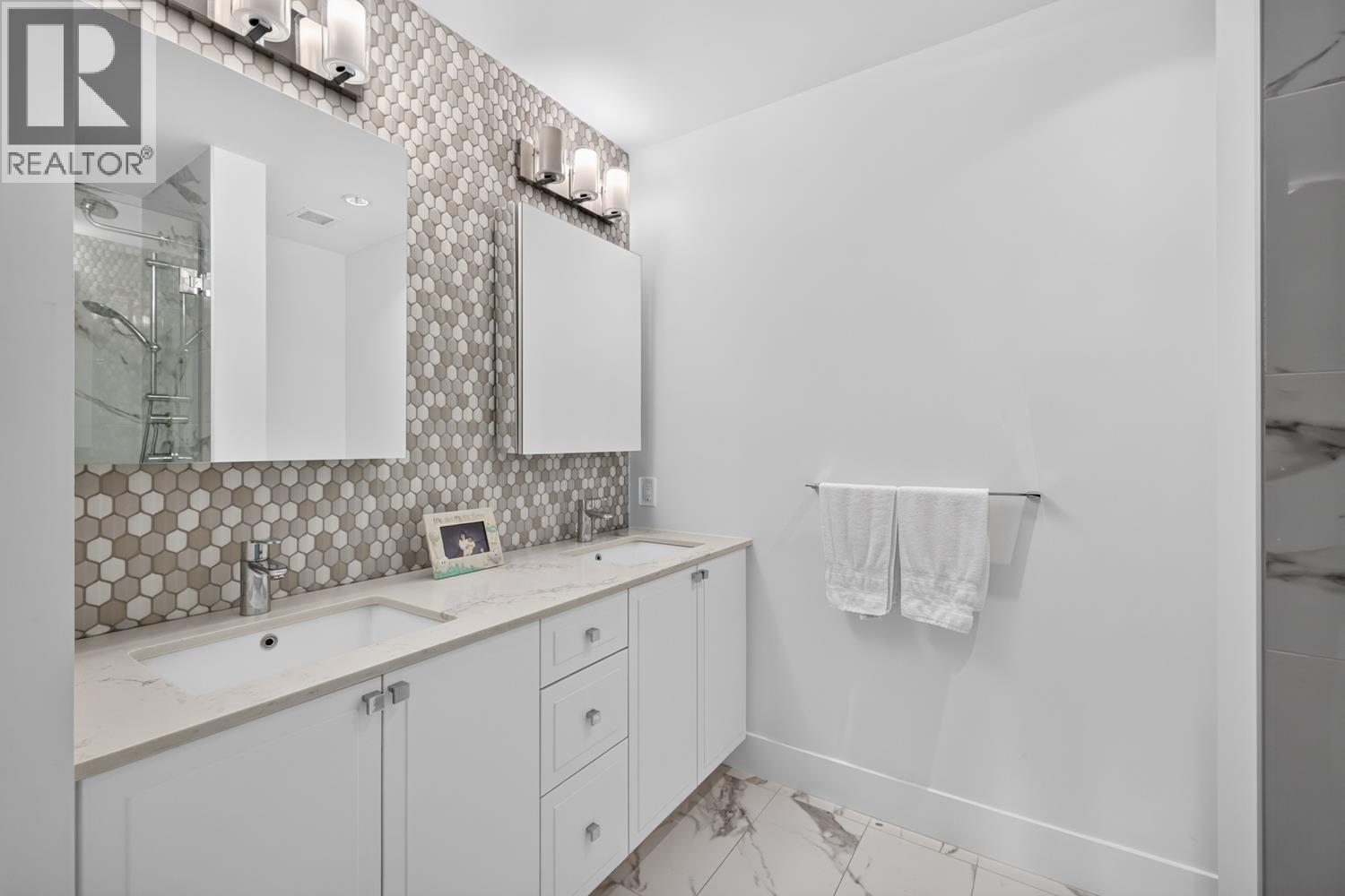 508 4477 Hastings Street Property Photo 21