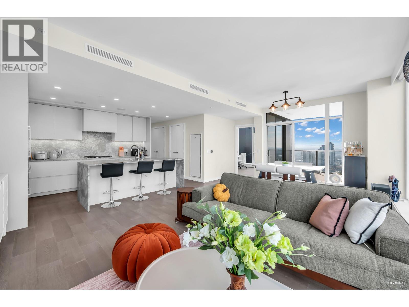 1906 7433 Cambie Street Property Photo 4