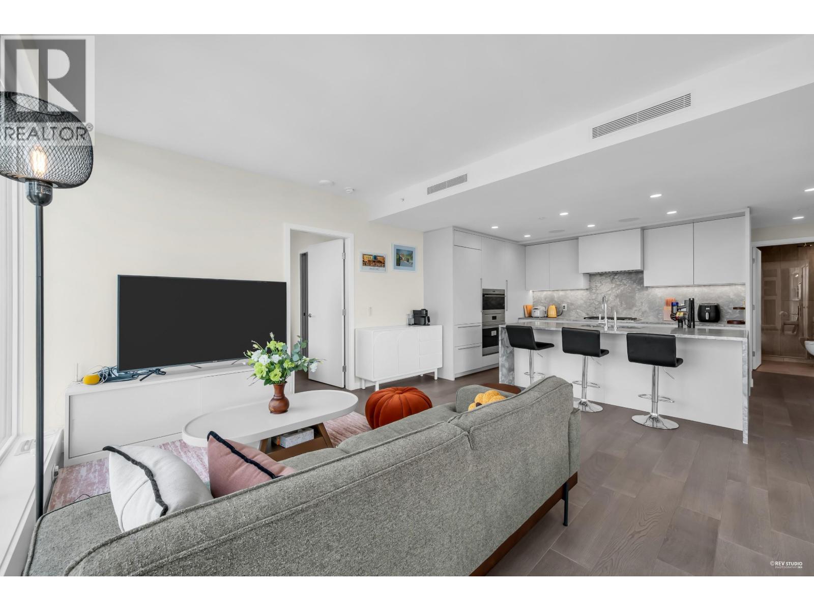 1906 7433 Cambie Street Property Photo 6