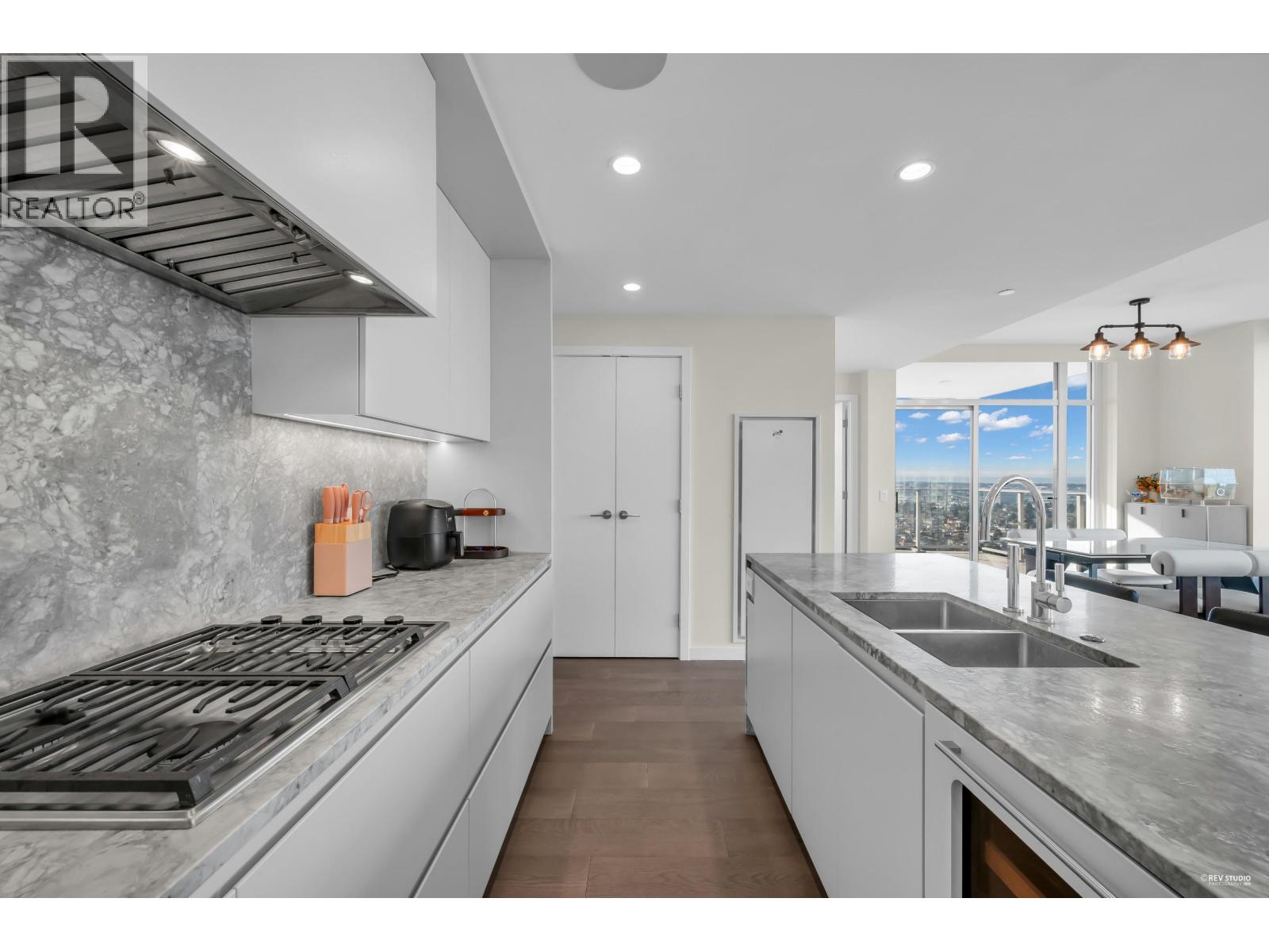 1906 7433 Cambie Street Property Photo 17
