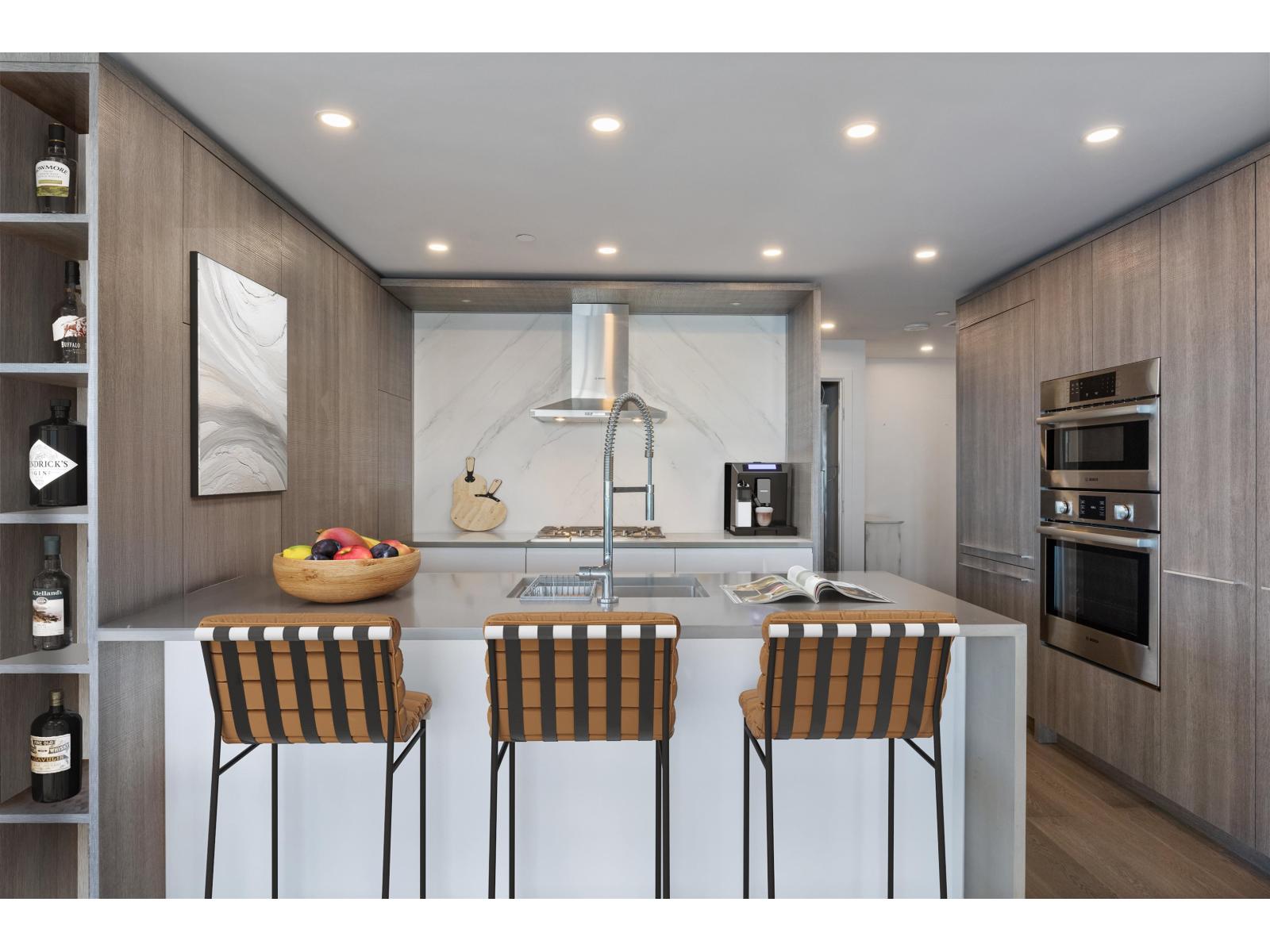 408 1441 Johnston Road Property Photo 6