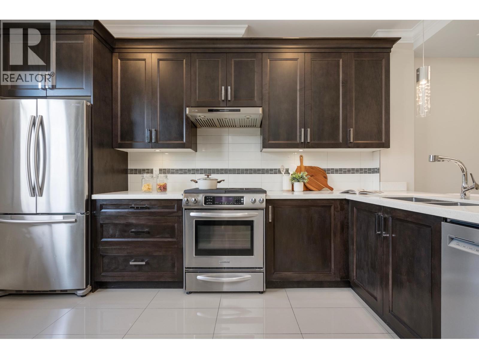 14 6033 Williams Road Property Photo 6