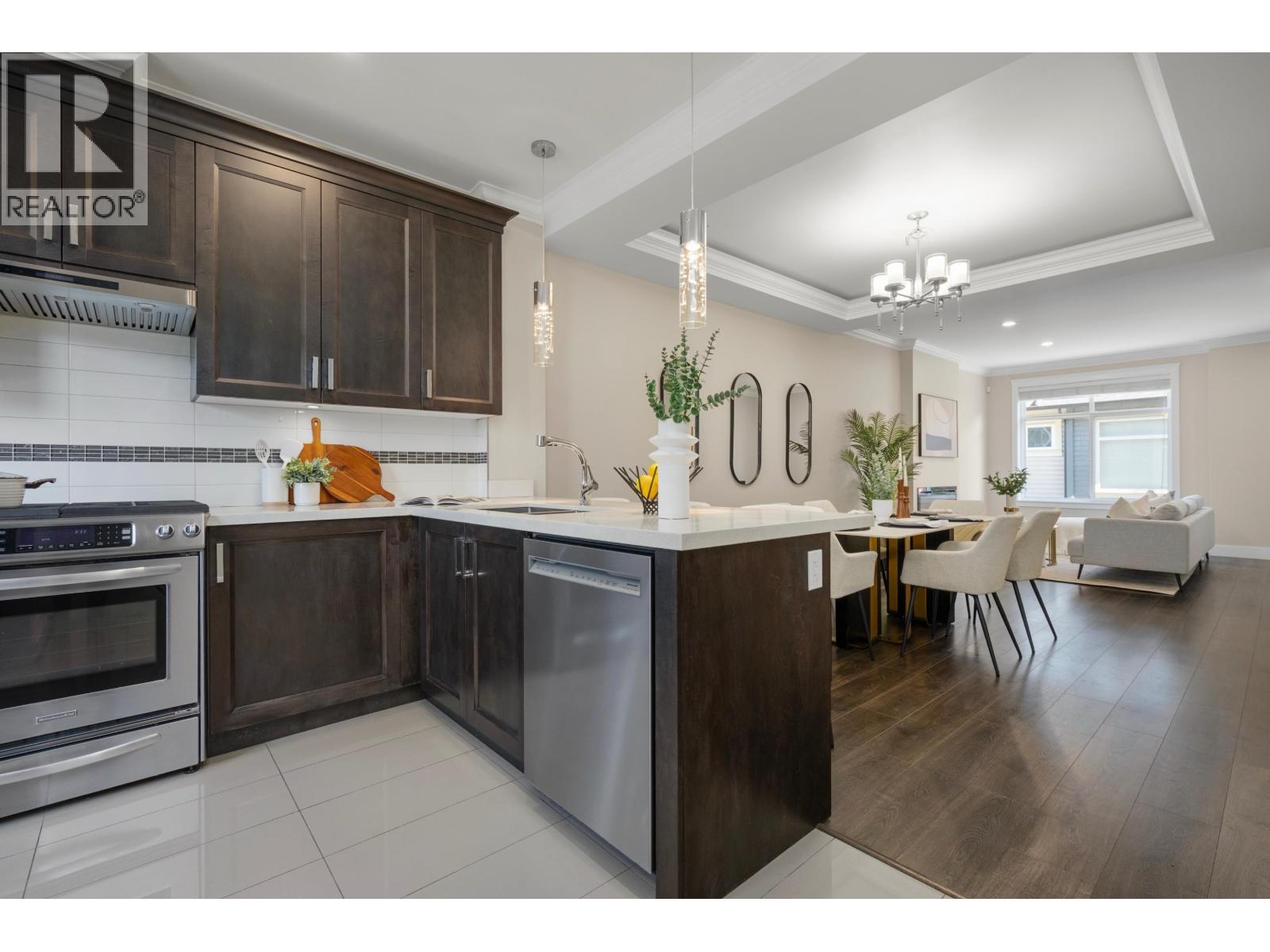 14 6033 Williams Road Property Photo 7