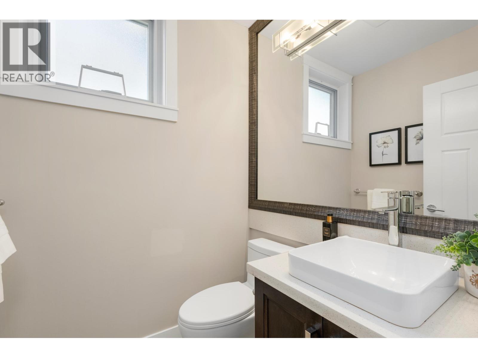 14 6033 Williams Road Property Photo 9