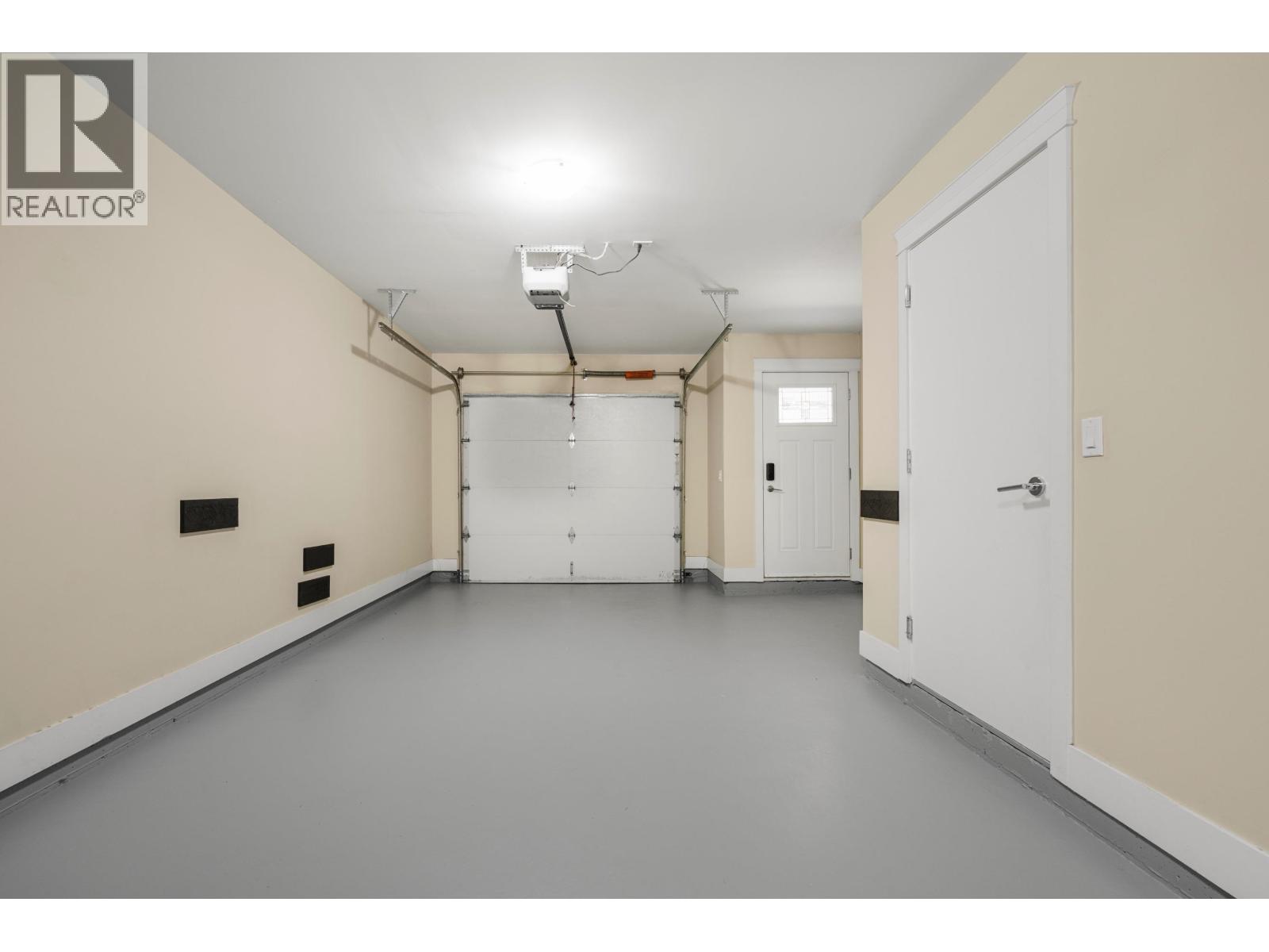 14 6033 Williams Road Property Photo 23