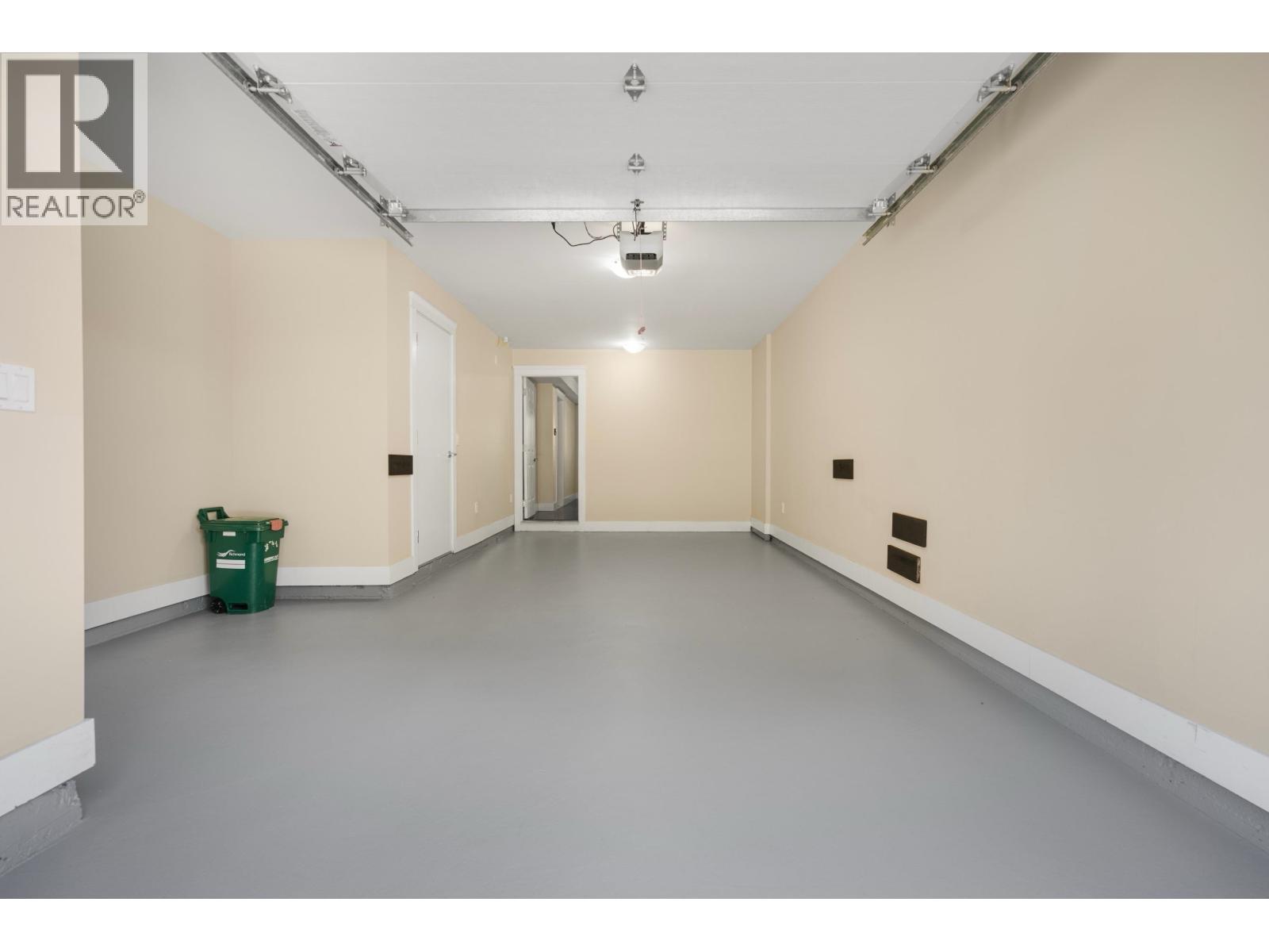 14 6033 Williams Road Property Photo 24