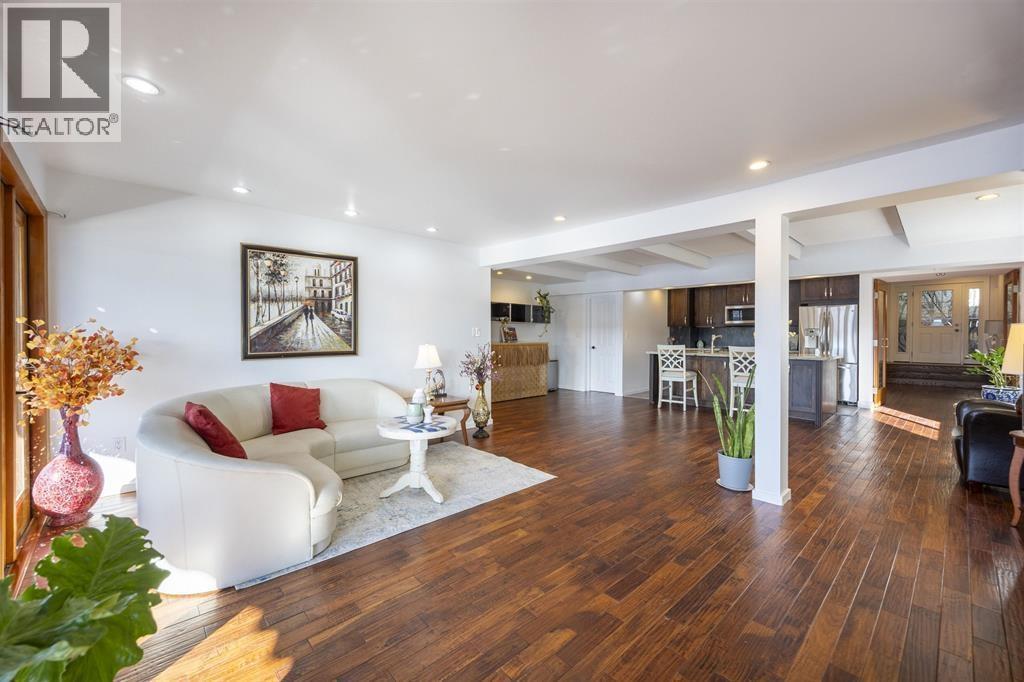 936 Alderside Road Property Photo 8