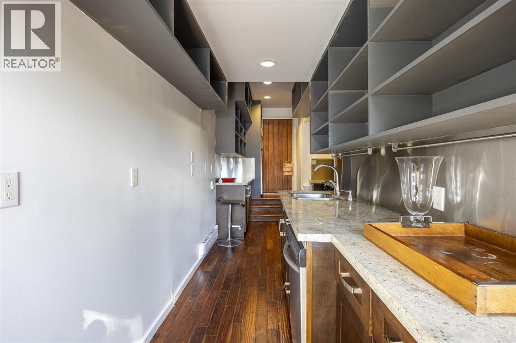 936 Alderside Road Property Photo 15