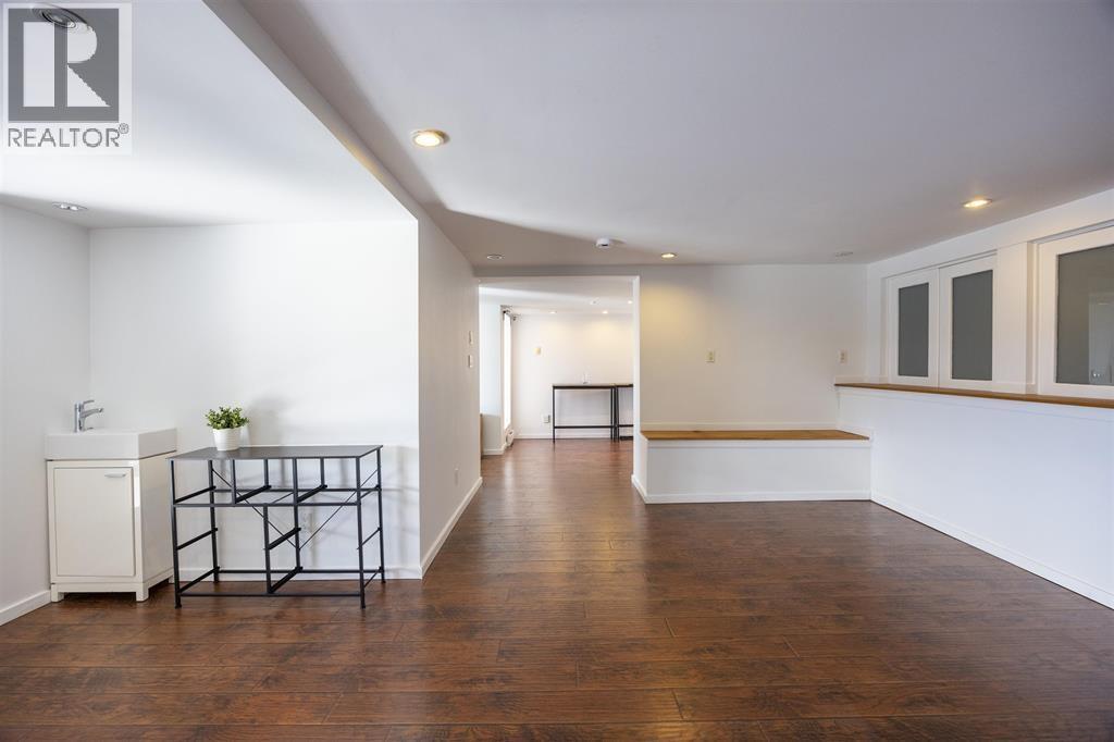 936 Alderside Road Property Photo 31