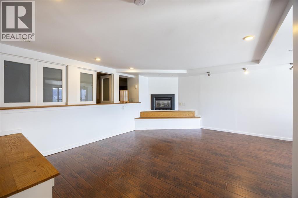 936 Alderside Road Property Photo 32