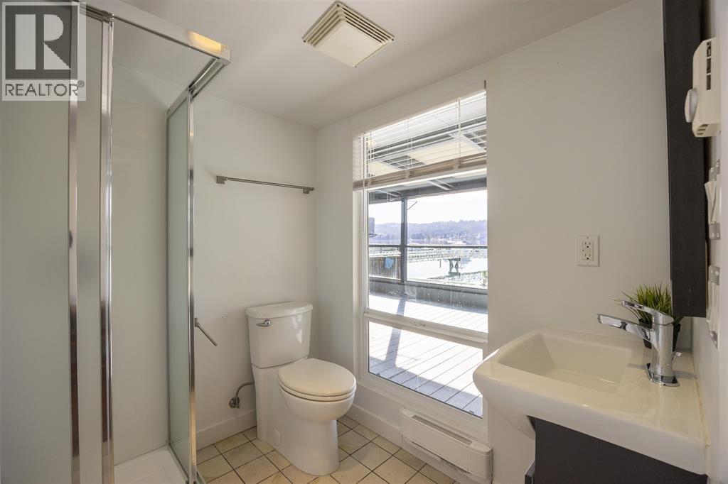 936 Alderside Road Property Photo 33