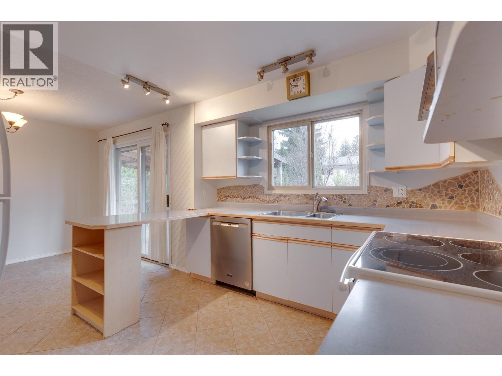 5220 York Place Property Photo 10
