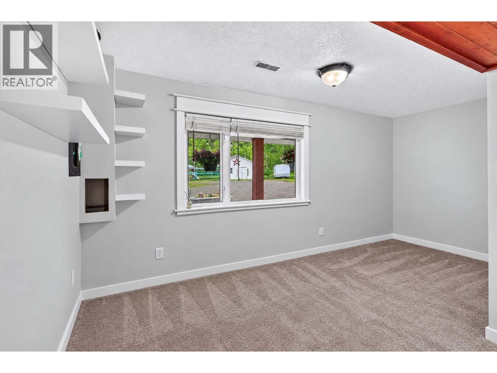 9365 Olaf Road Property Photo 16