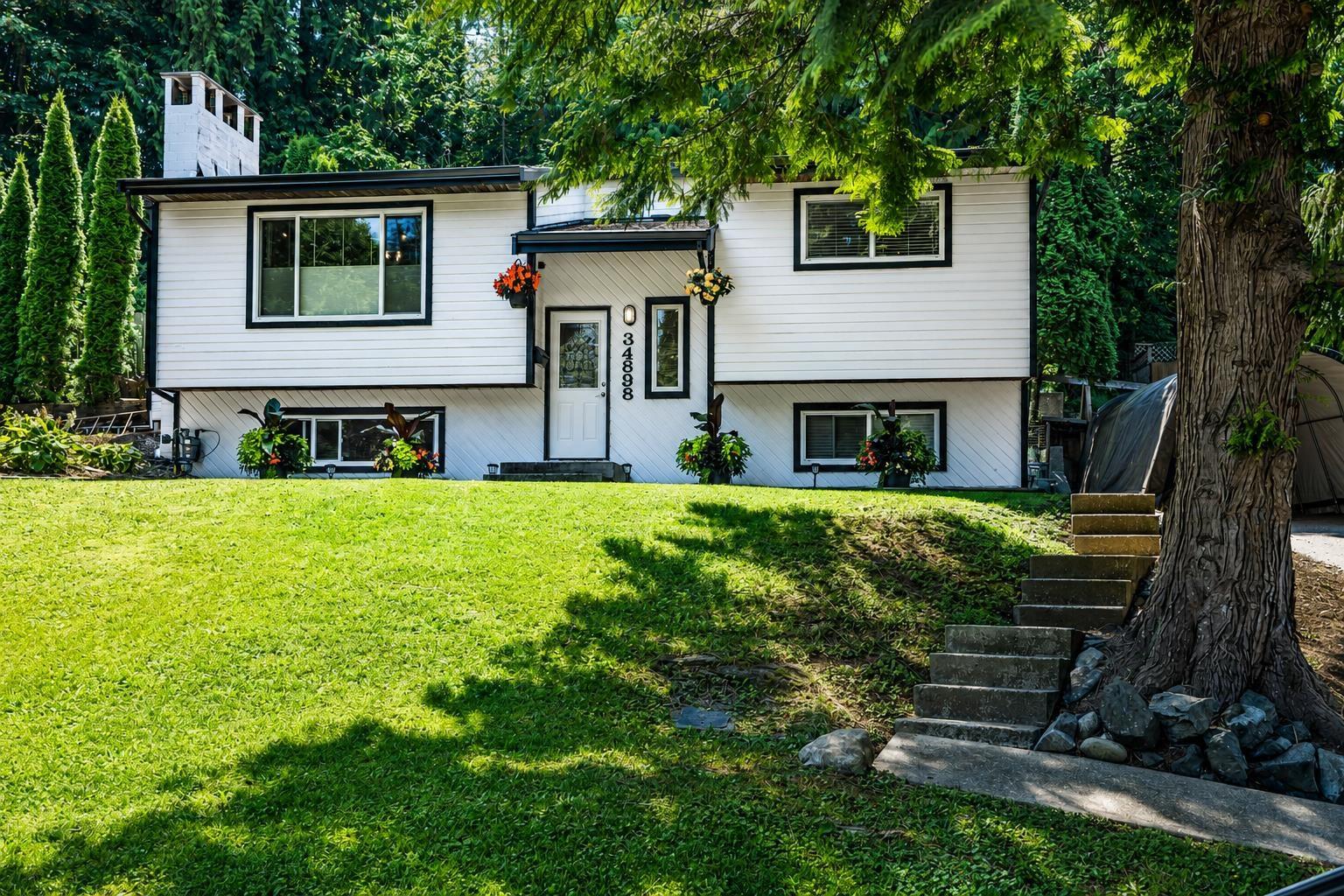 34898 Laburnum Avenue Property Photo 1