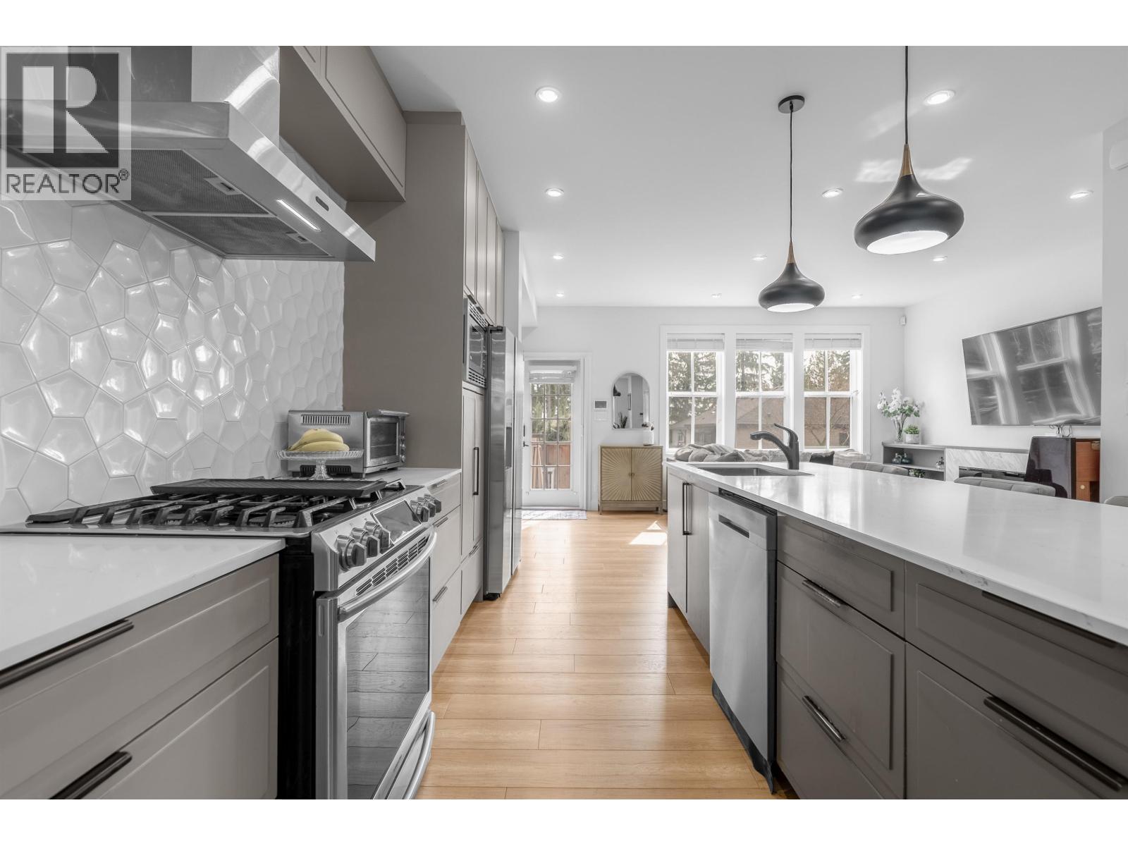 101 3416 Queenston Avenue Property Photo 8