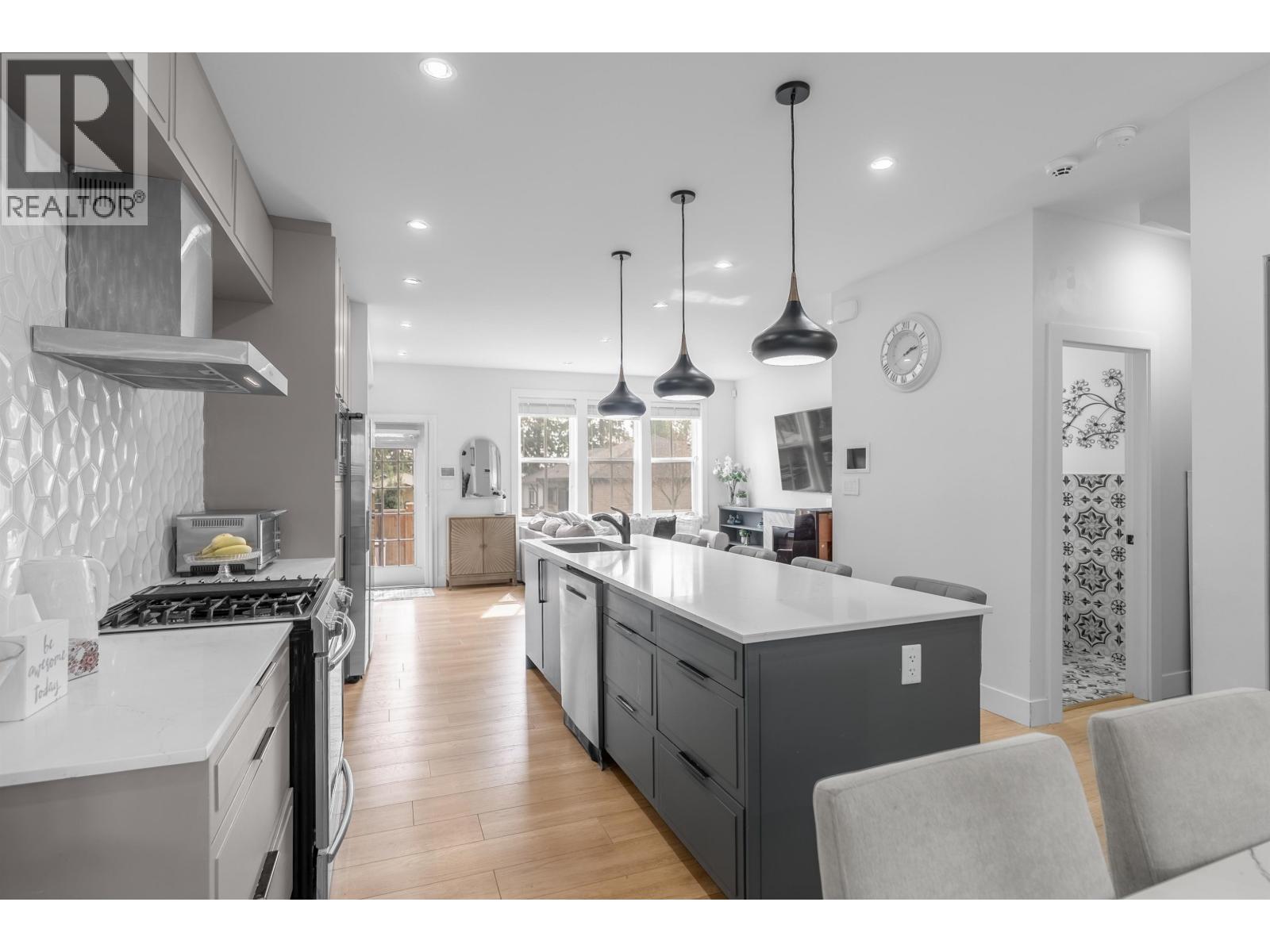 101 3416 Queenston Avenue Property Photo 14