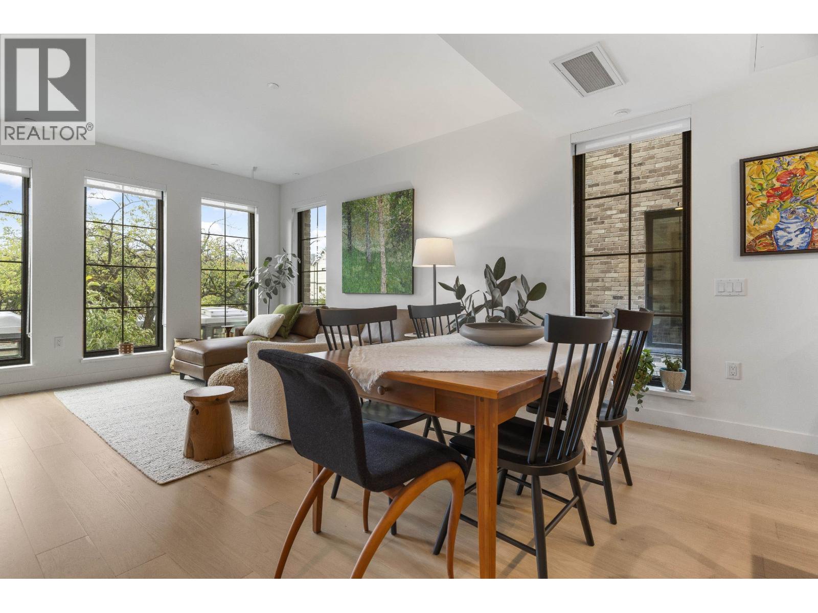 102 157 W King Edward Avenue Property Photo 1