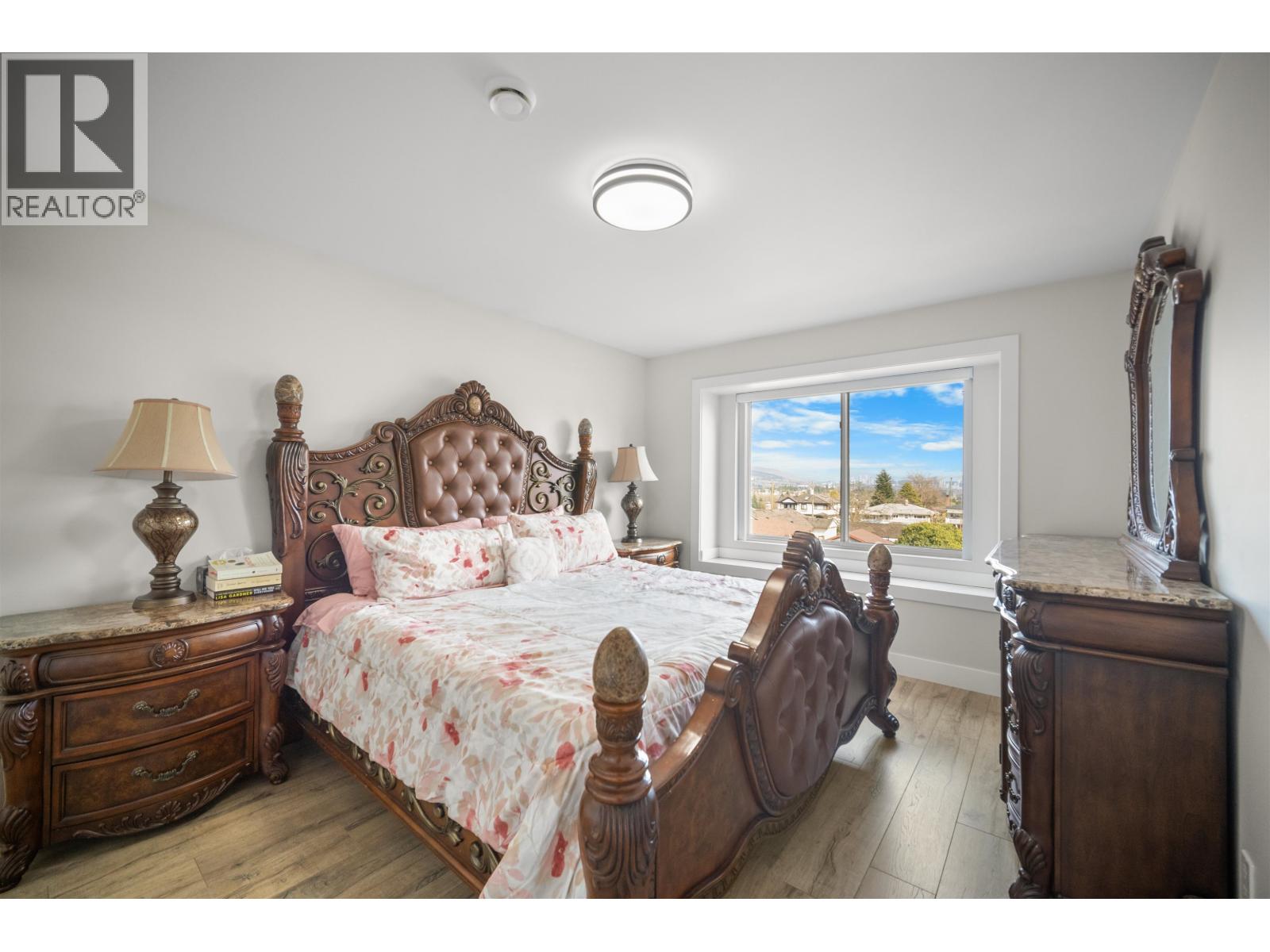 4986 Inman Avenue Property Photo 12