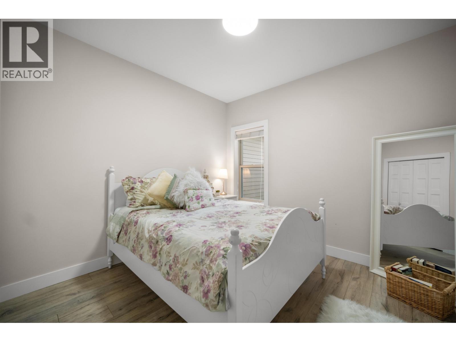 4986 Inman Avenue Property Photo 14