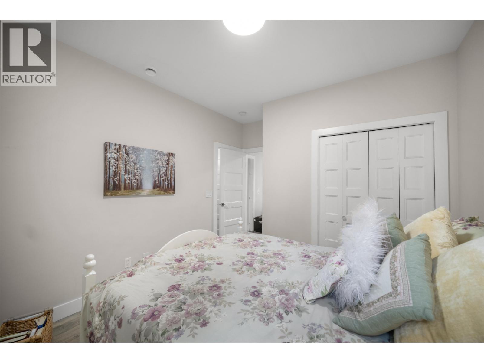 4986 Inman Avenue Property Photo 15