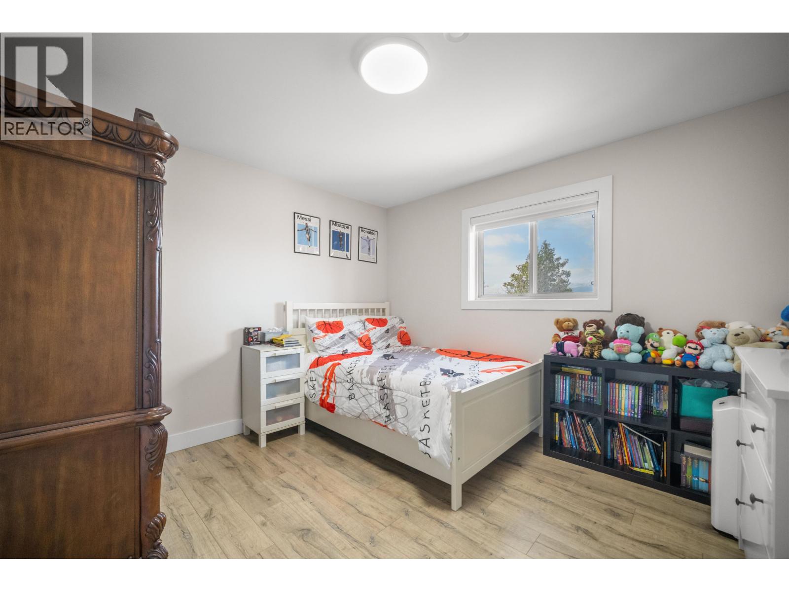4986 Inman Avenue Property Photo 16