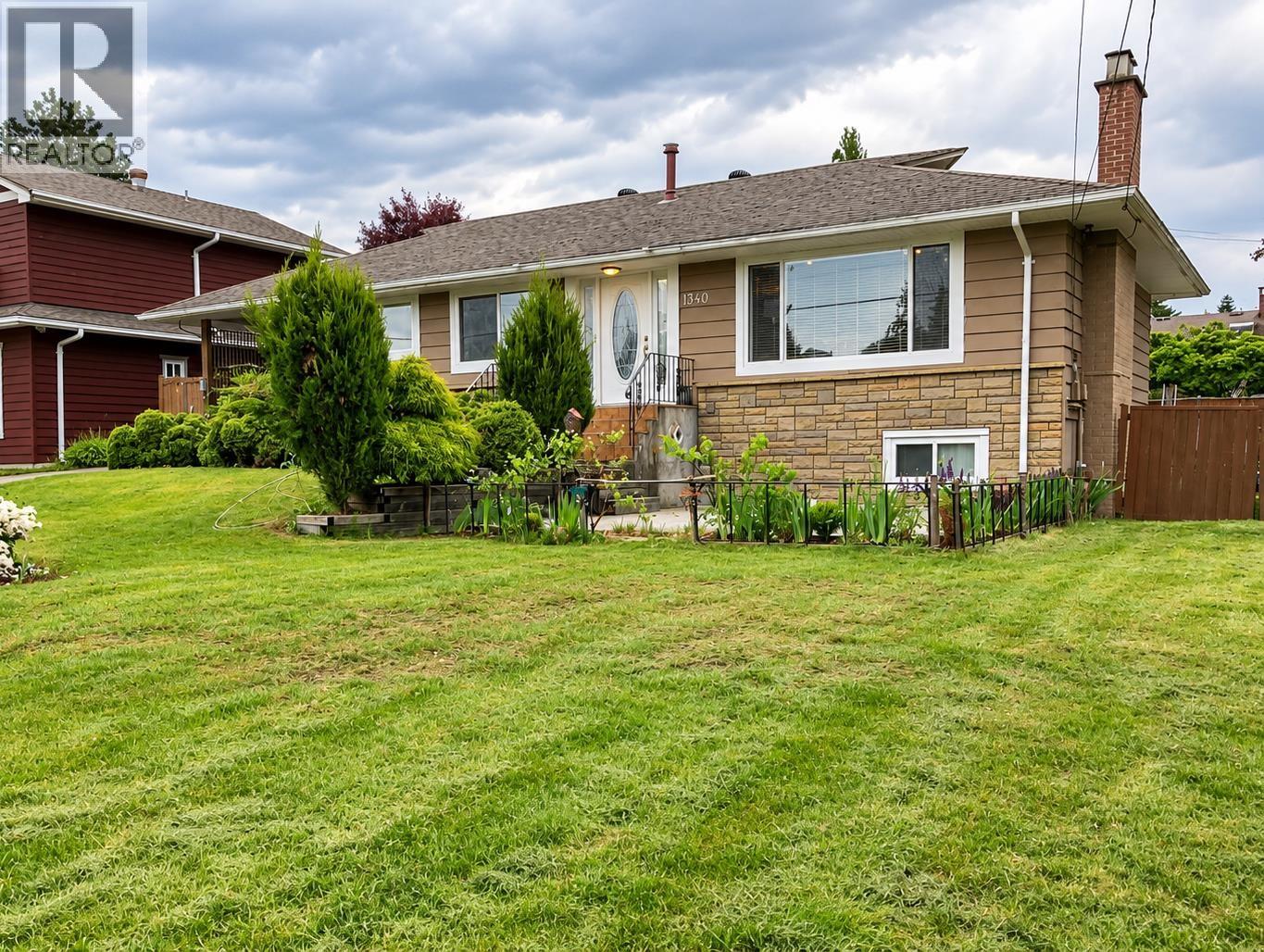 1340 WILLOW WAY Property Photo 1