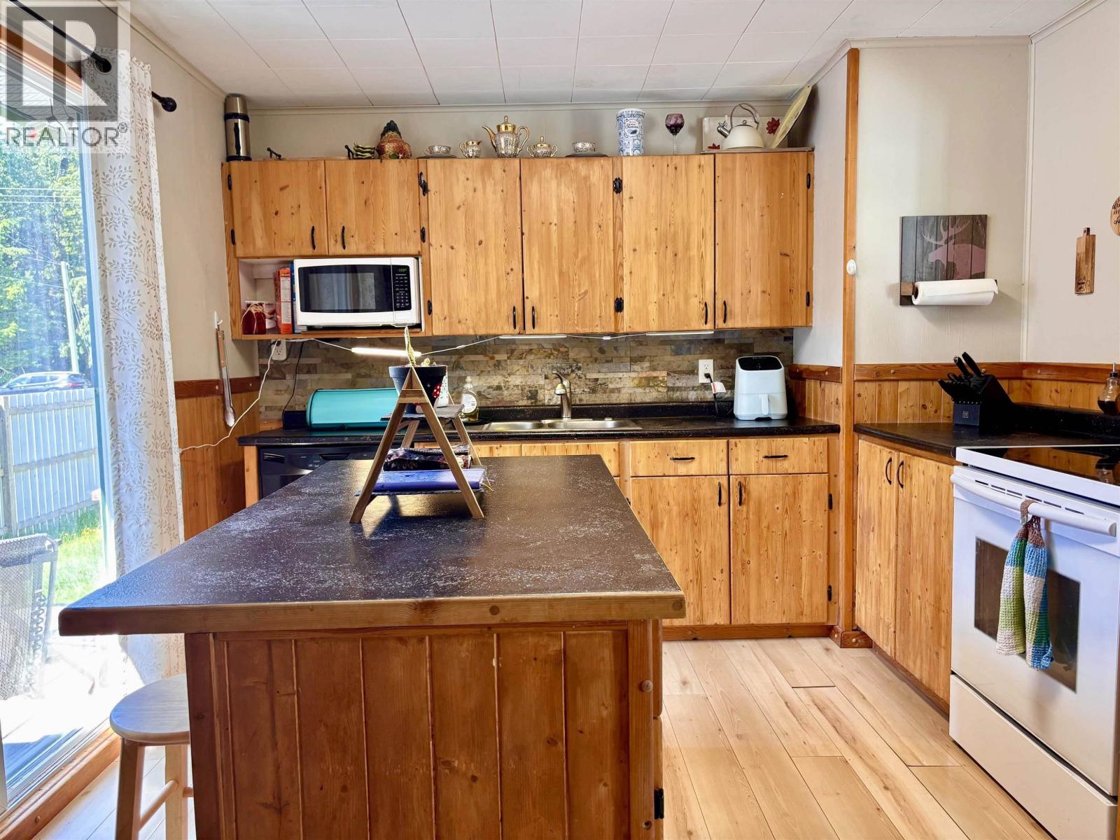 75 Finch Street Property Photo 2