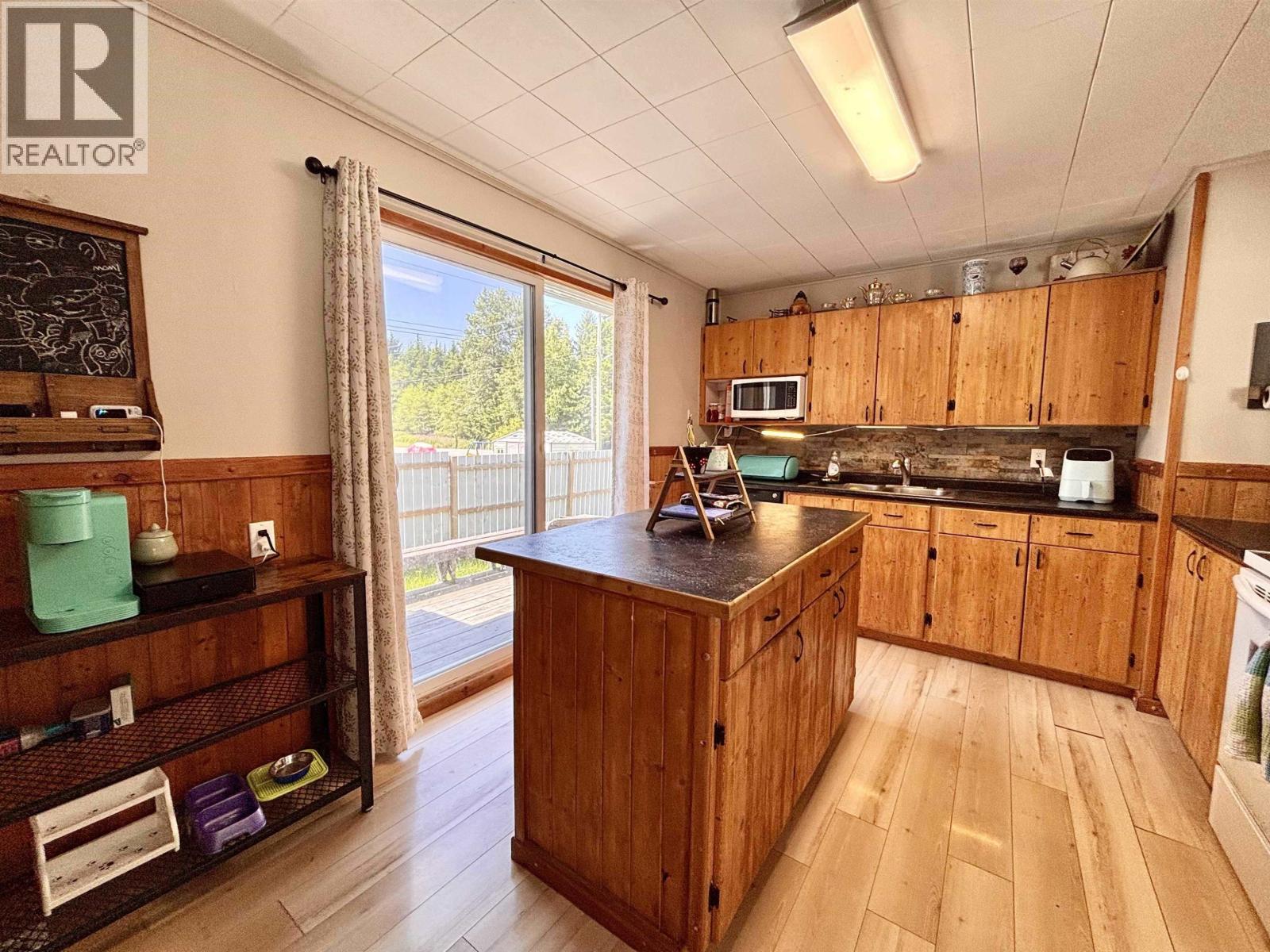75 Finch Street Property Photo 4