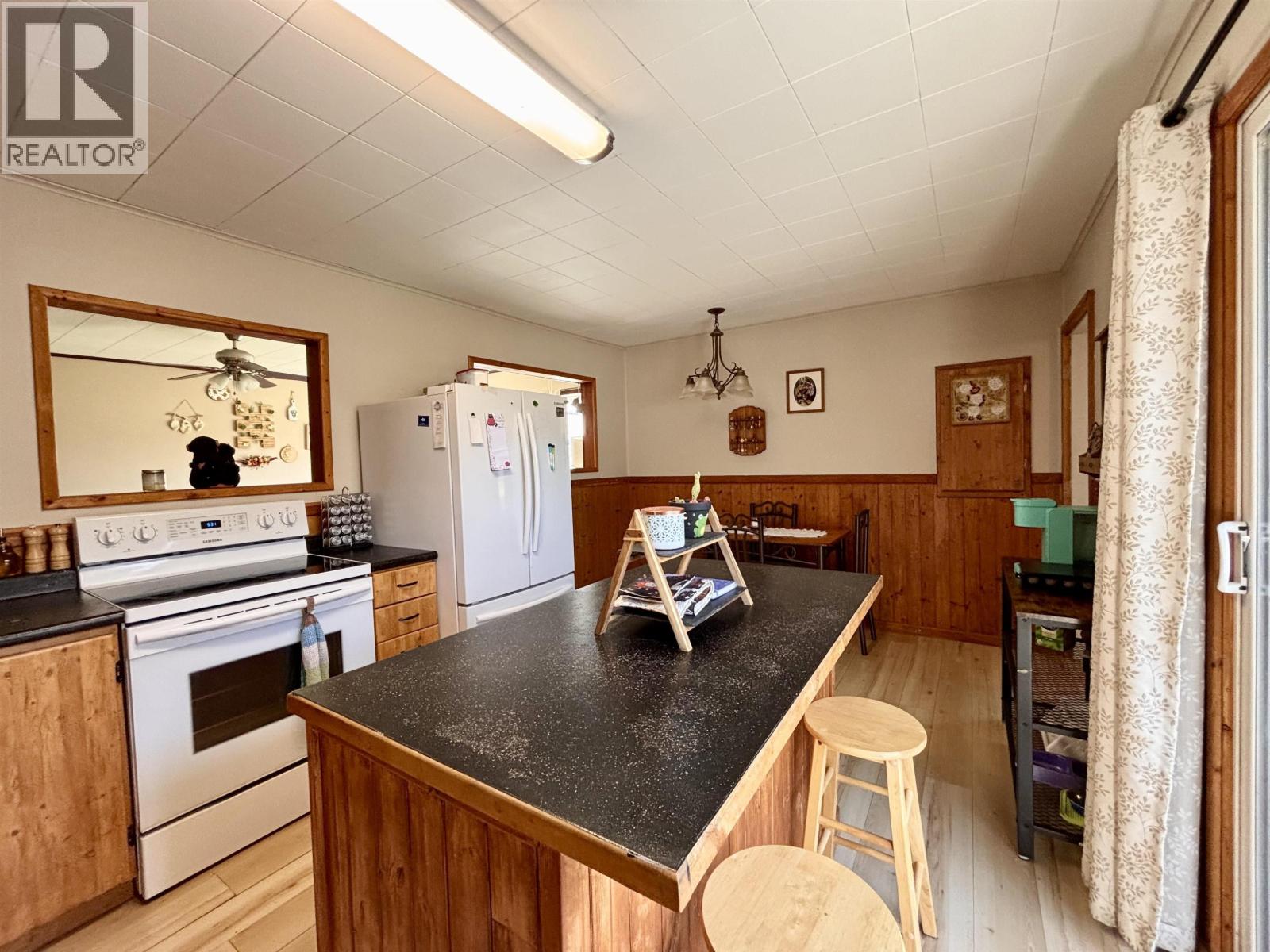 75 Finch Street Property Photo 6
