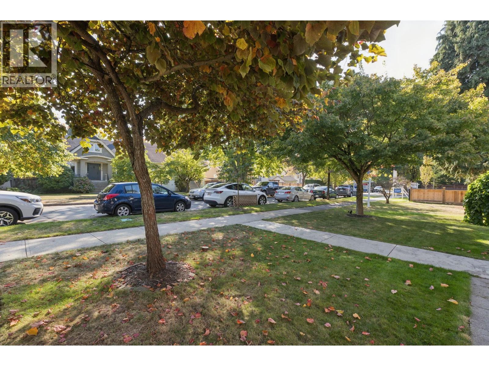 2533 Kitchener Street Property Photo 3