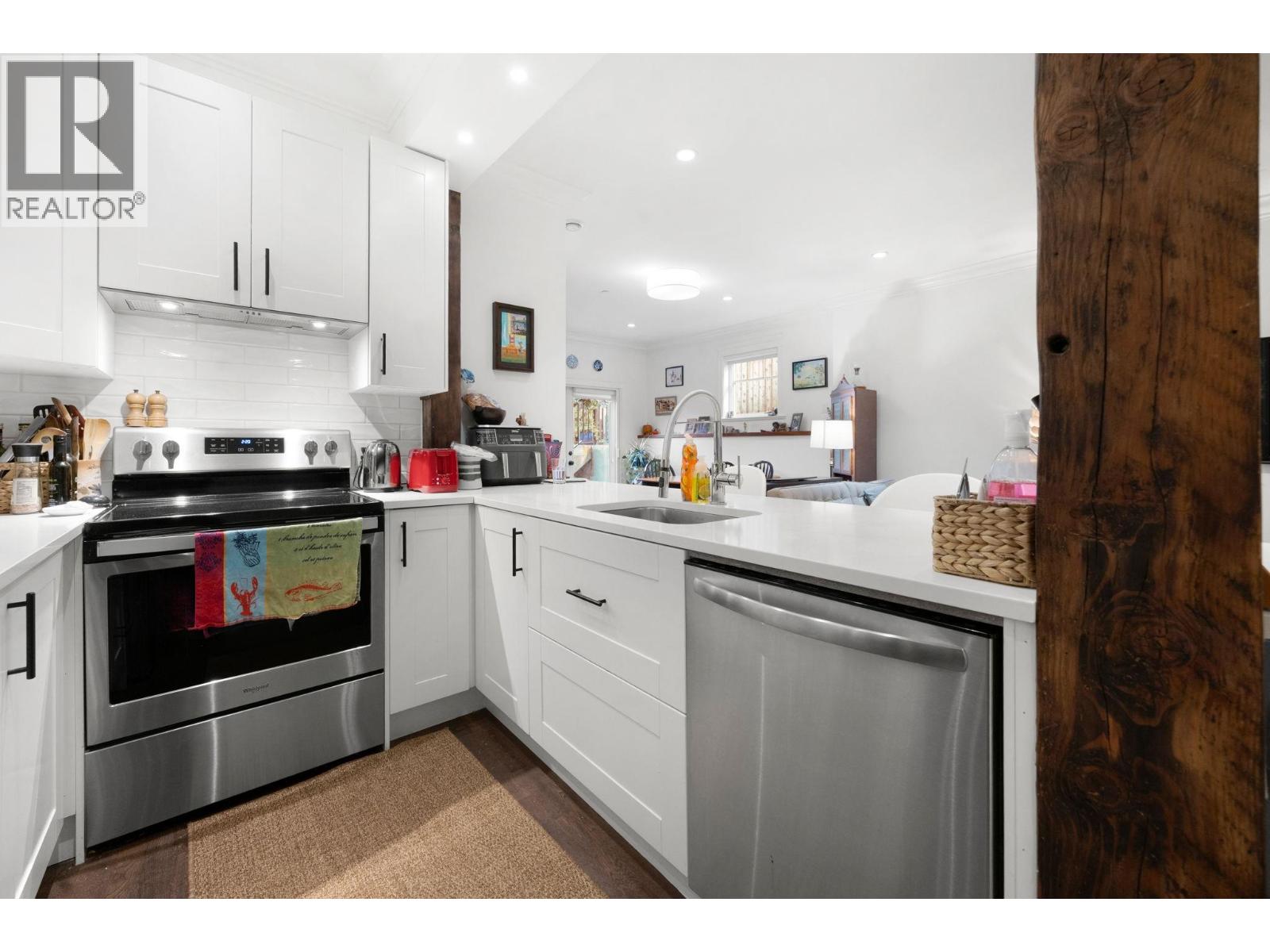 2533 Kitchener Street Property Photo 27